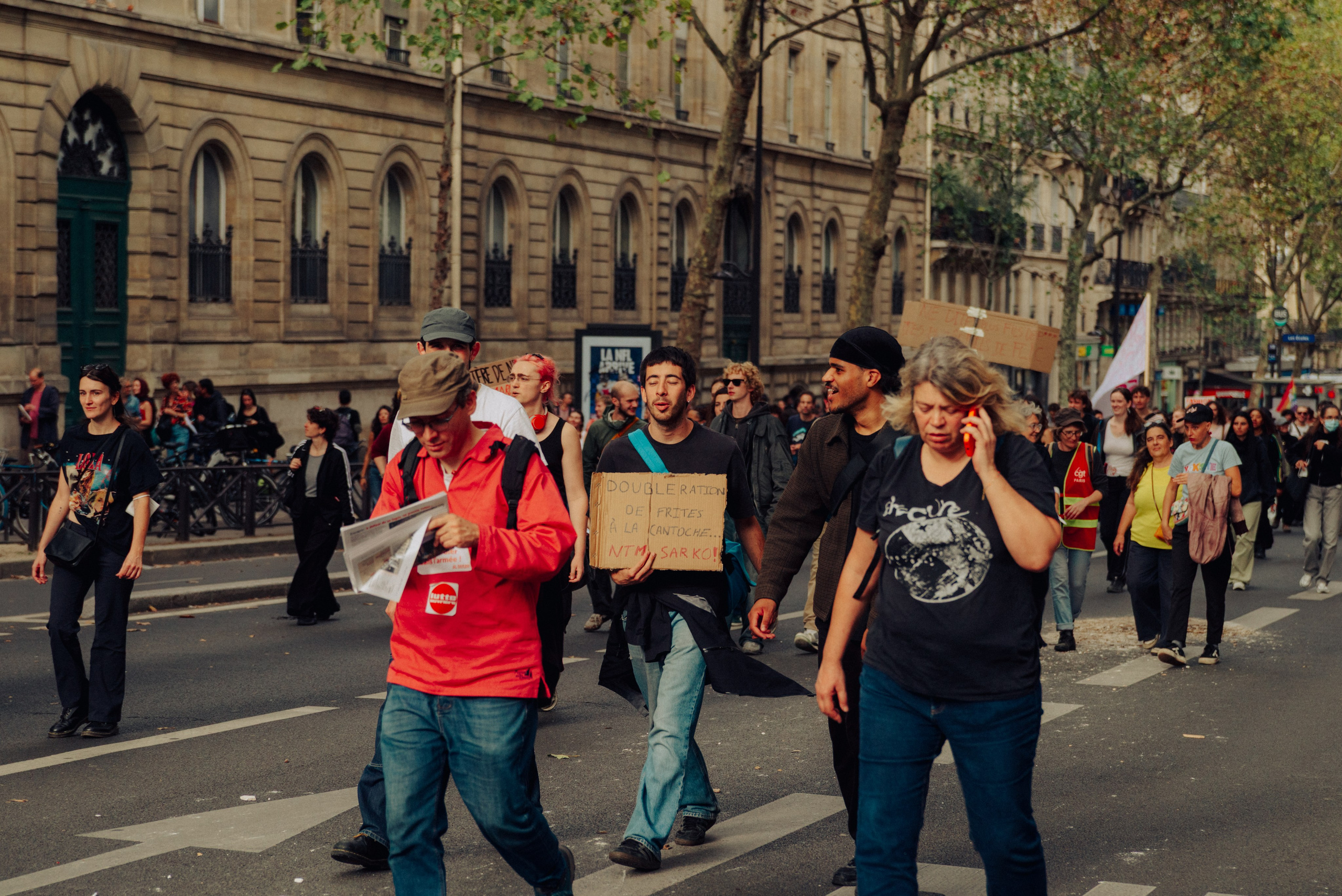 Manifestation du 13 octobre 2026 à Paris. Семейный и детский фотограф на Лазурном Берегу