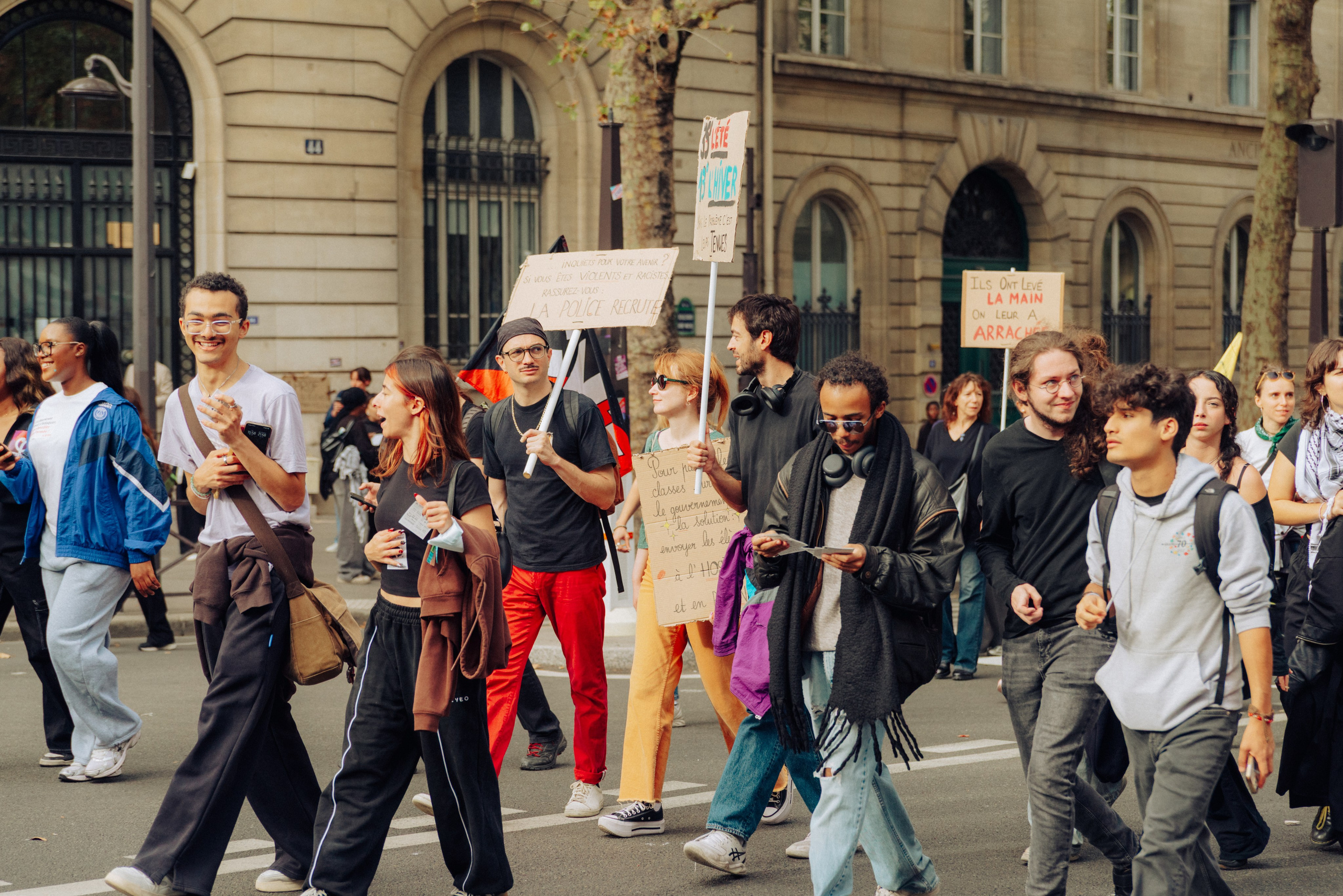 Manifestation du 13 octobre 2026 à Paris. Семейный и детский фотограф на Лазурном Берегу