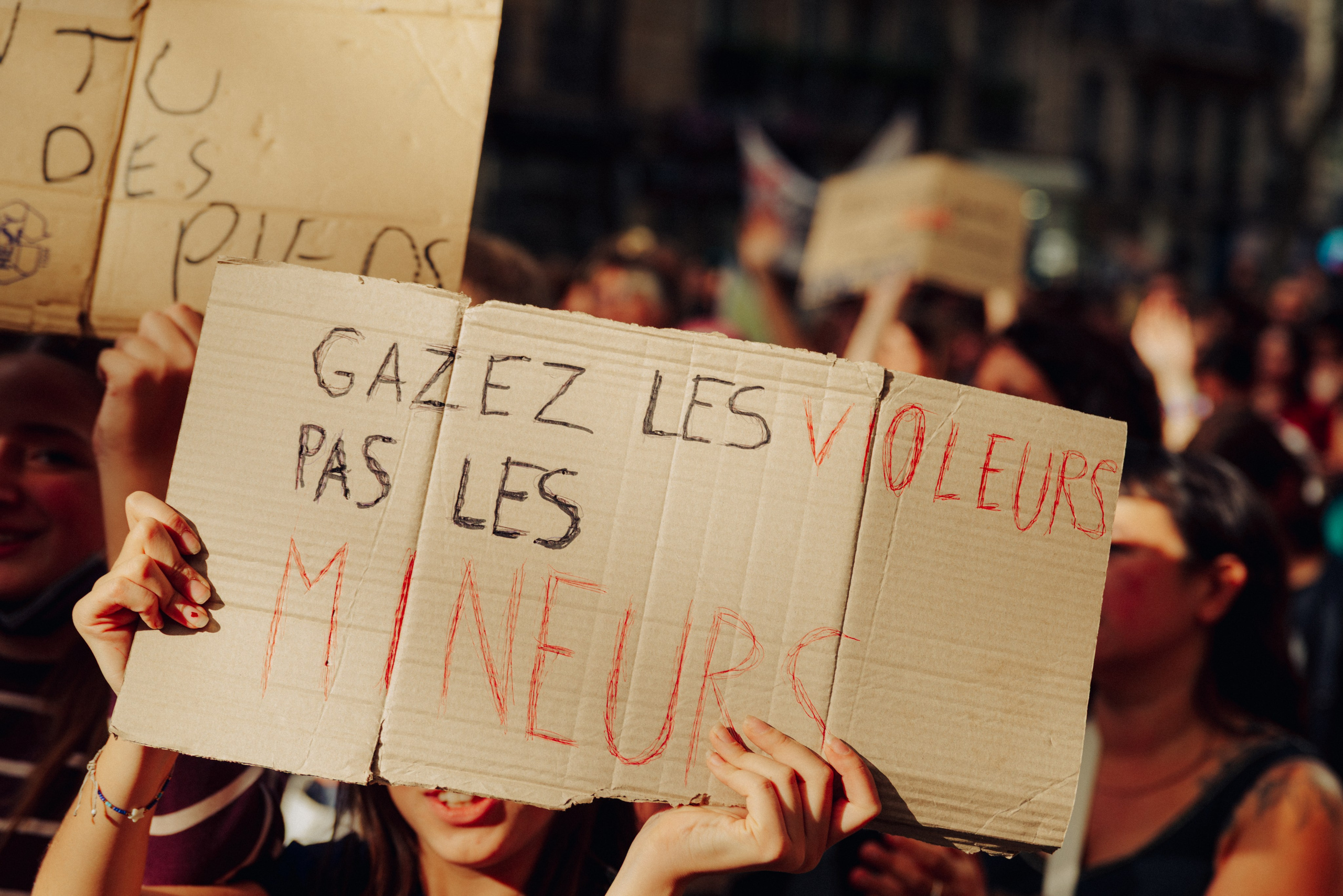 Manifestation du 13 octobre 2026 à Paris. Семейный и детский фотограф на Лазурном Берегу