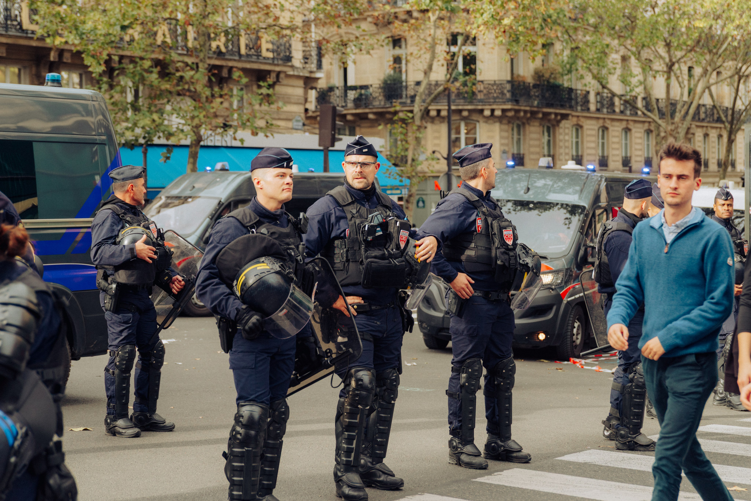 Manifestation du 13 octobre 2026 à Paris. Семейный и детский фотограф на Лазурном Берегу