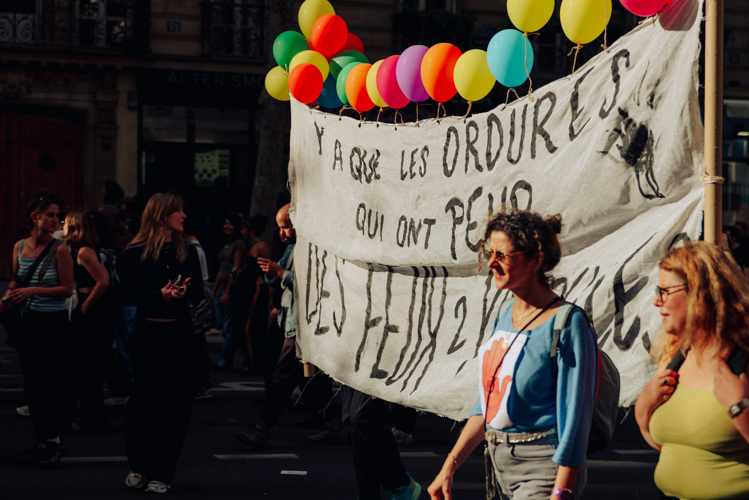 Manifestation du 13 octobre 2026 à Paris. Семейный и детский фотограф на Лазурном Берегу