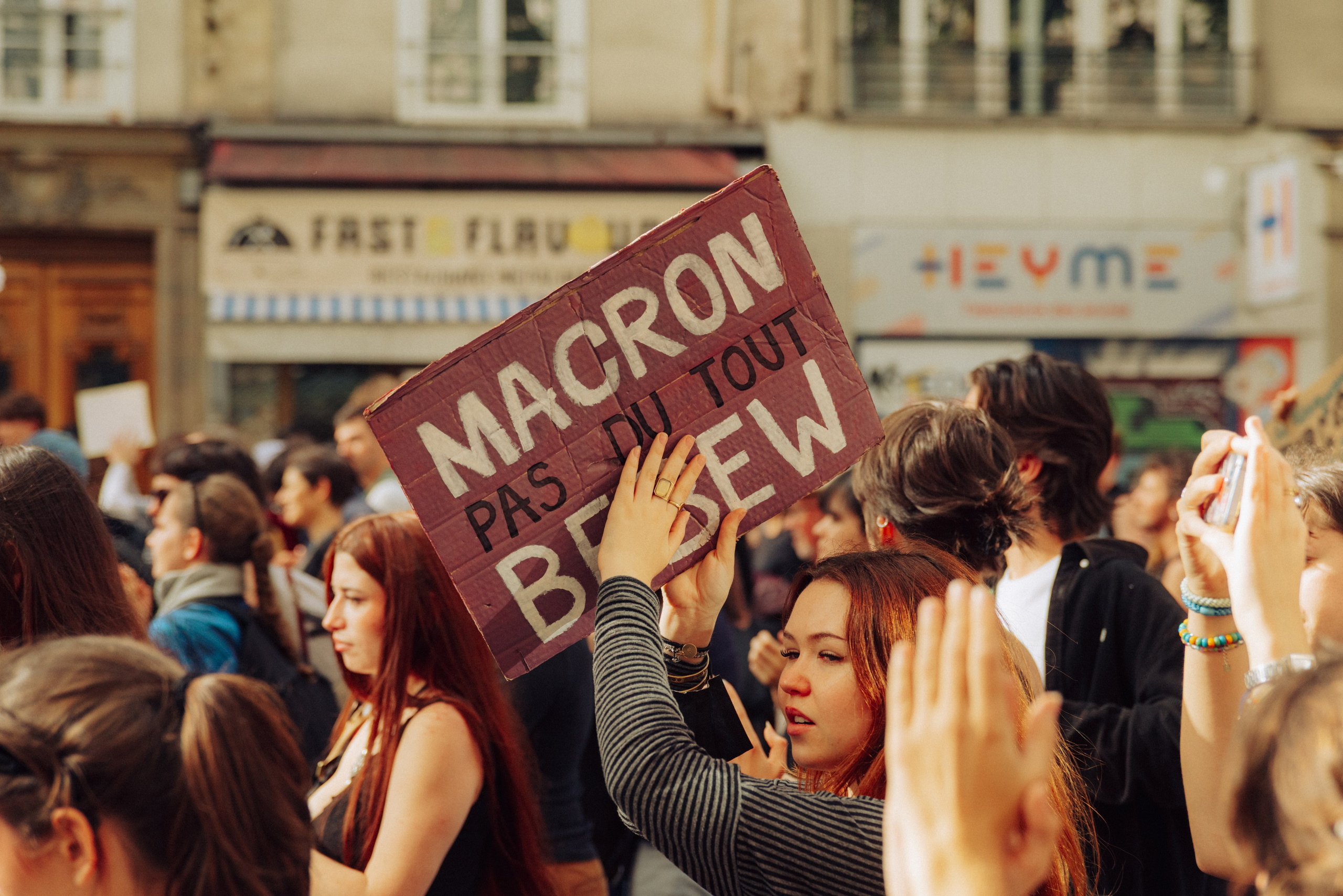 Manifestation du 13 octobre 2026 à Paris. Семейный и детский фотограф на Лазурном Берегу