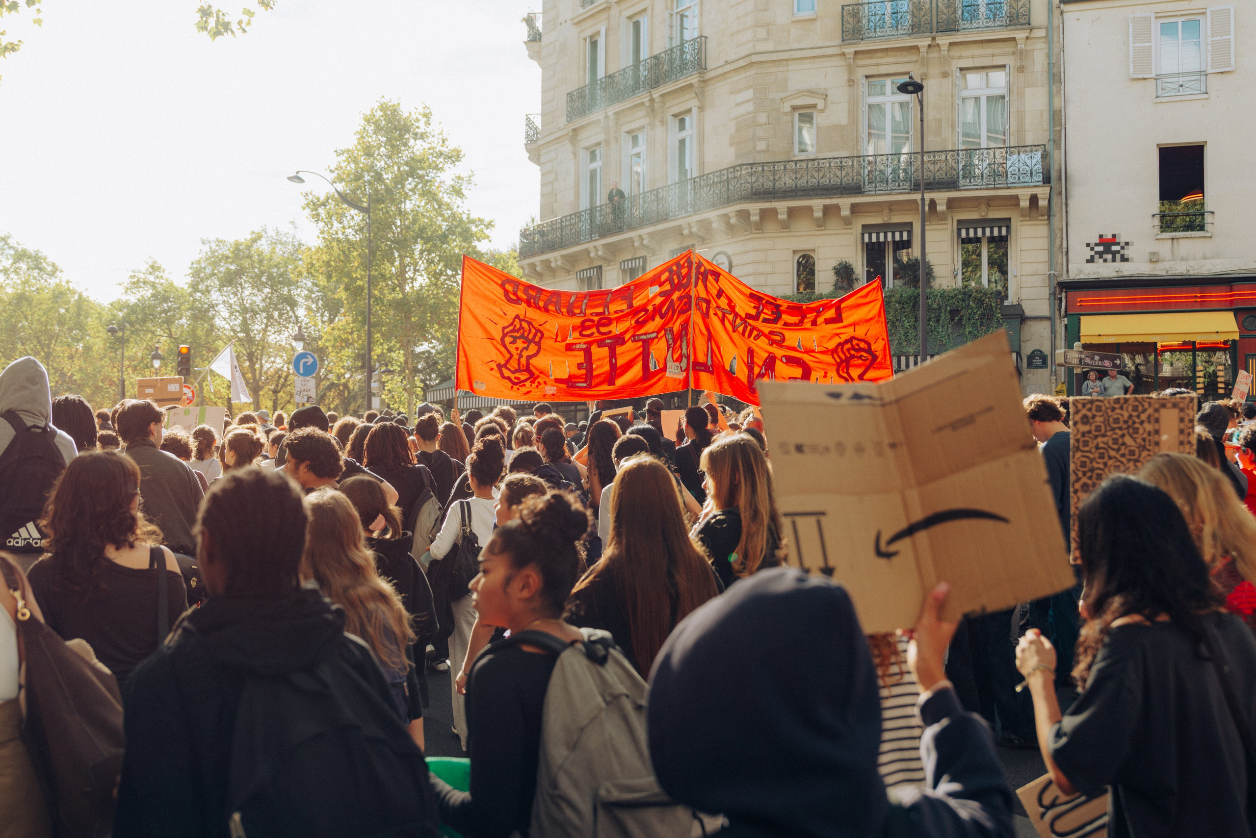 Manifestation du 13 octobre 2026 à Paris. Семейный и детский фотограф на Лазурном Берегу