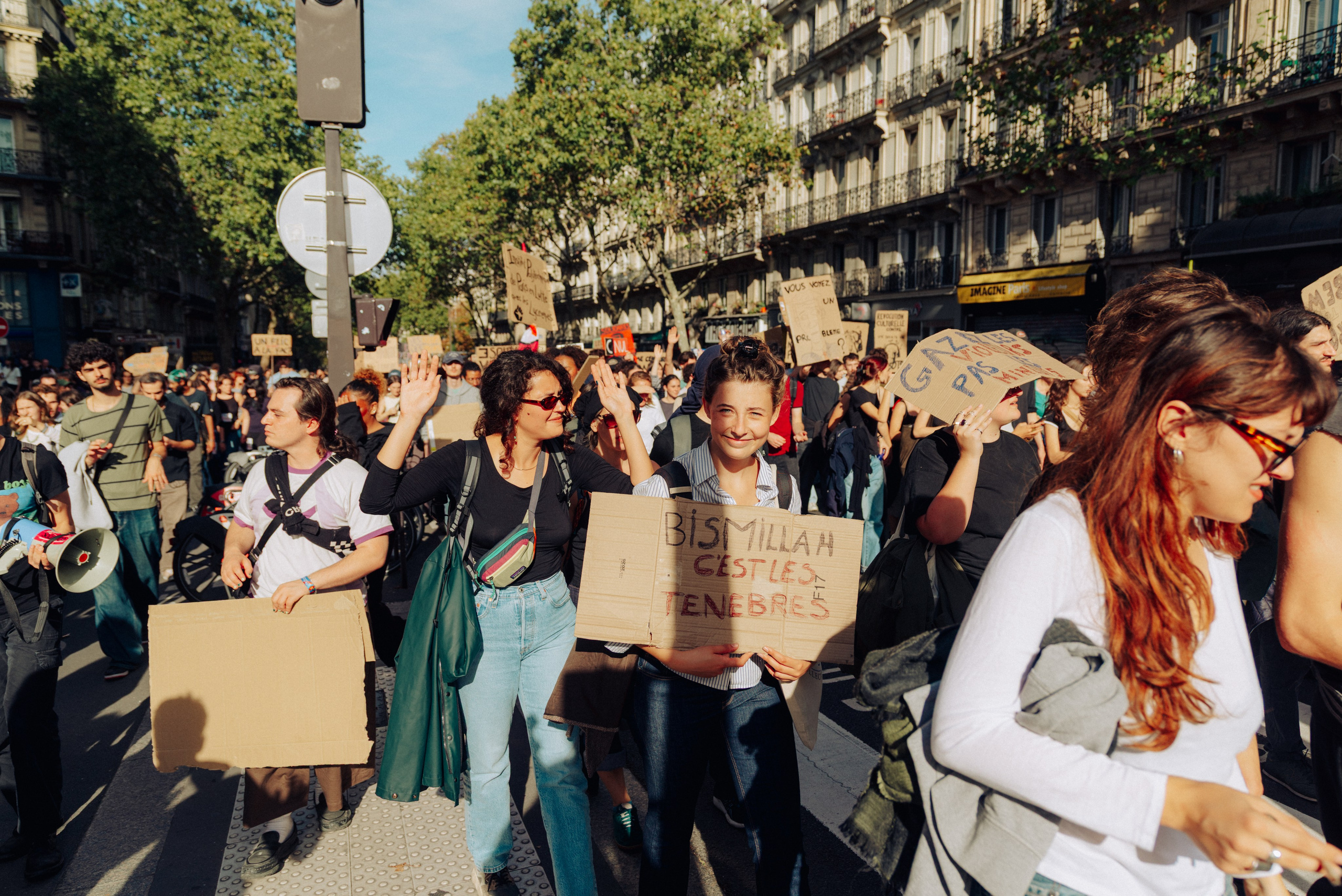 Manifestation du 13 octobre 2026 à Paris. Семейный и детский фотограф на Лазурном Берегу