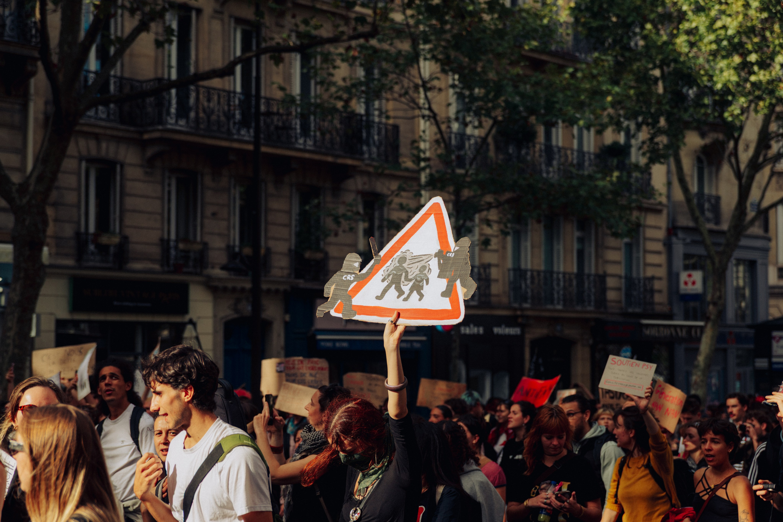 Manifestation du 13 octobre 2026 à Paris. Семейный и детский фотограф на Лазурном Берегу
