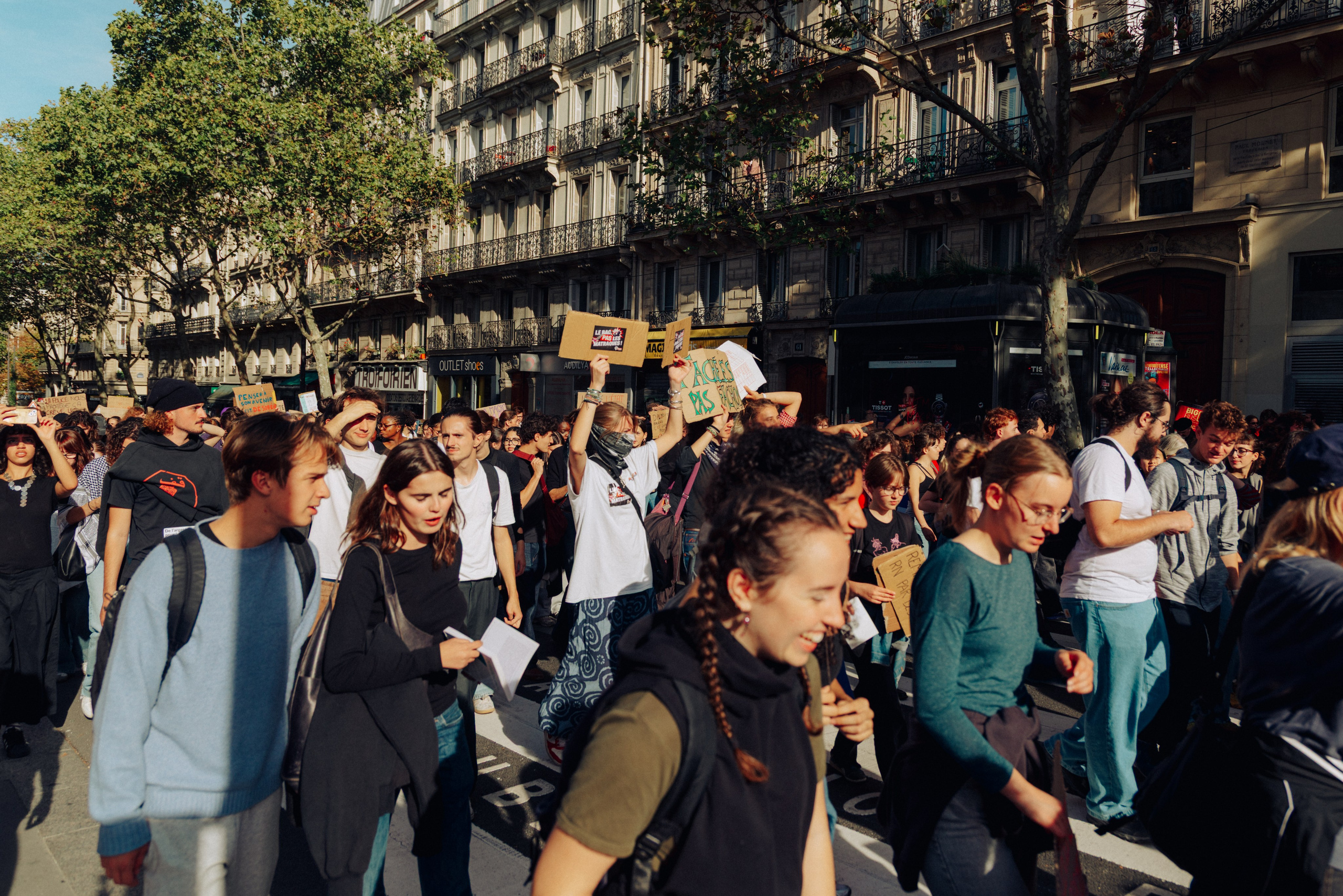 Manifestation du 13 octobre 2026 à Paris. Семейный и детский фотограф на Лазурном Берегу
