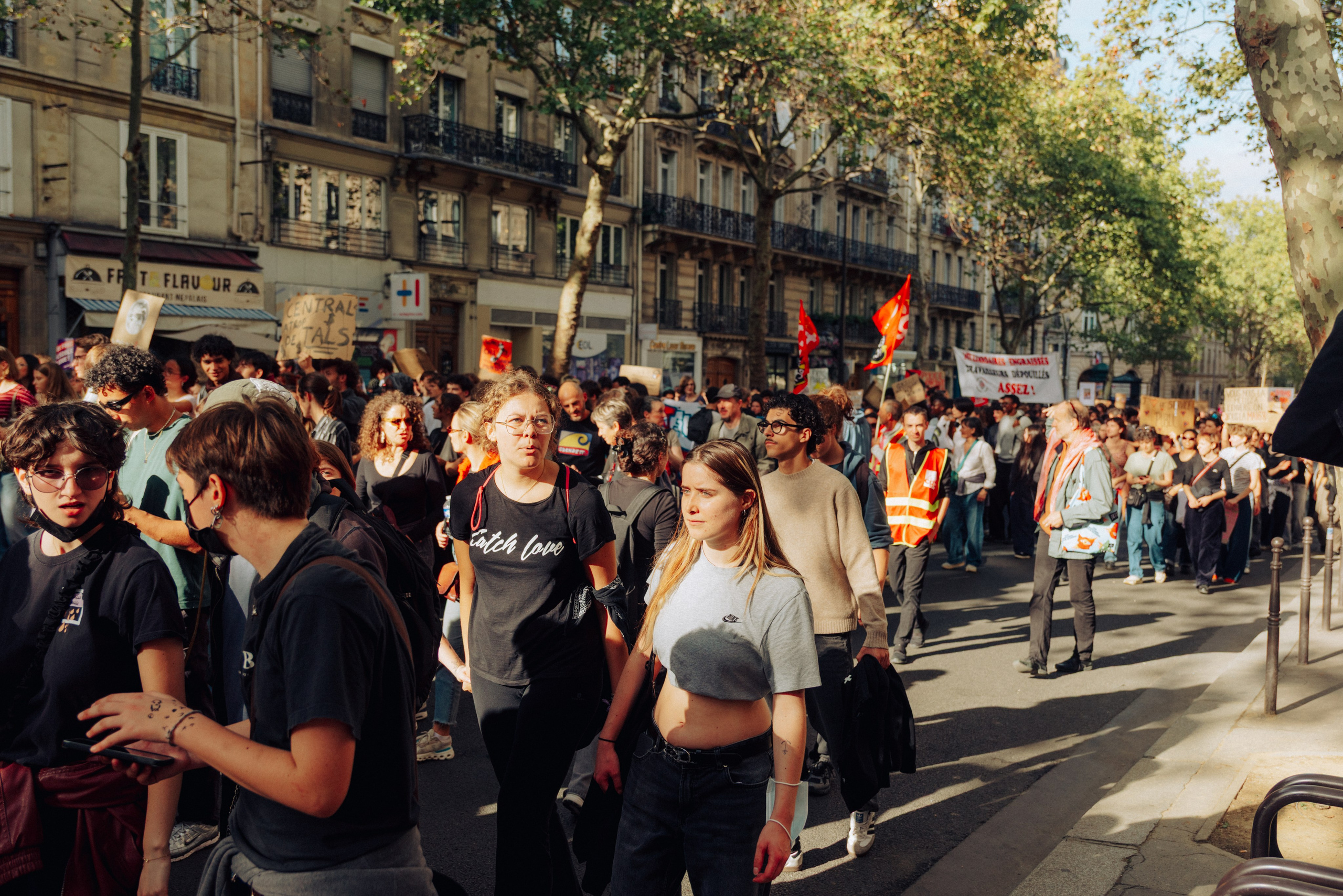 Manifestation du 13 octobre 2026 à Paris. Семейный и детский фотограф на Лазурном Берегу