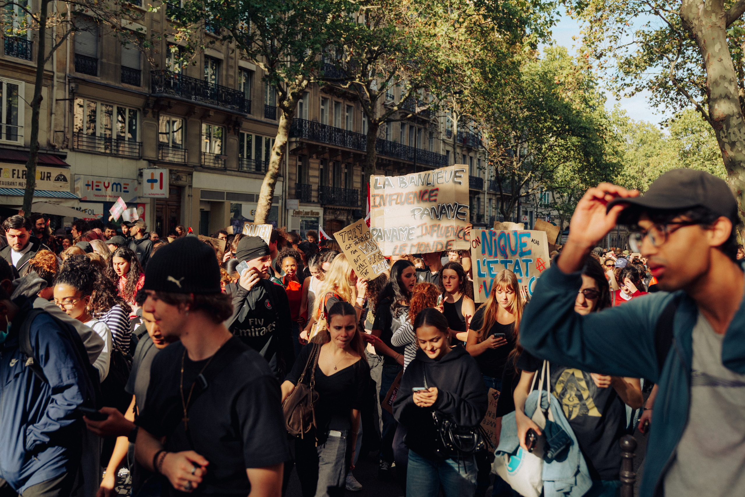Manifestation du 13 octobre 2026 à Paris. Семейный и детский фотограф на Лазурном Берегу