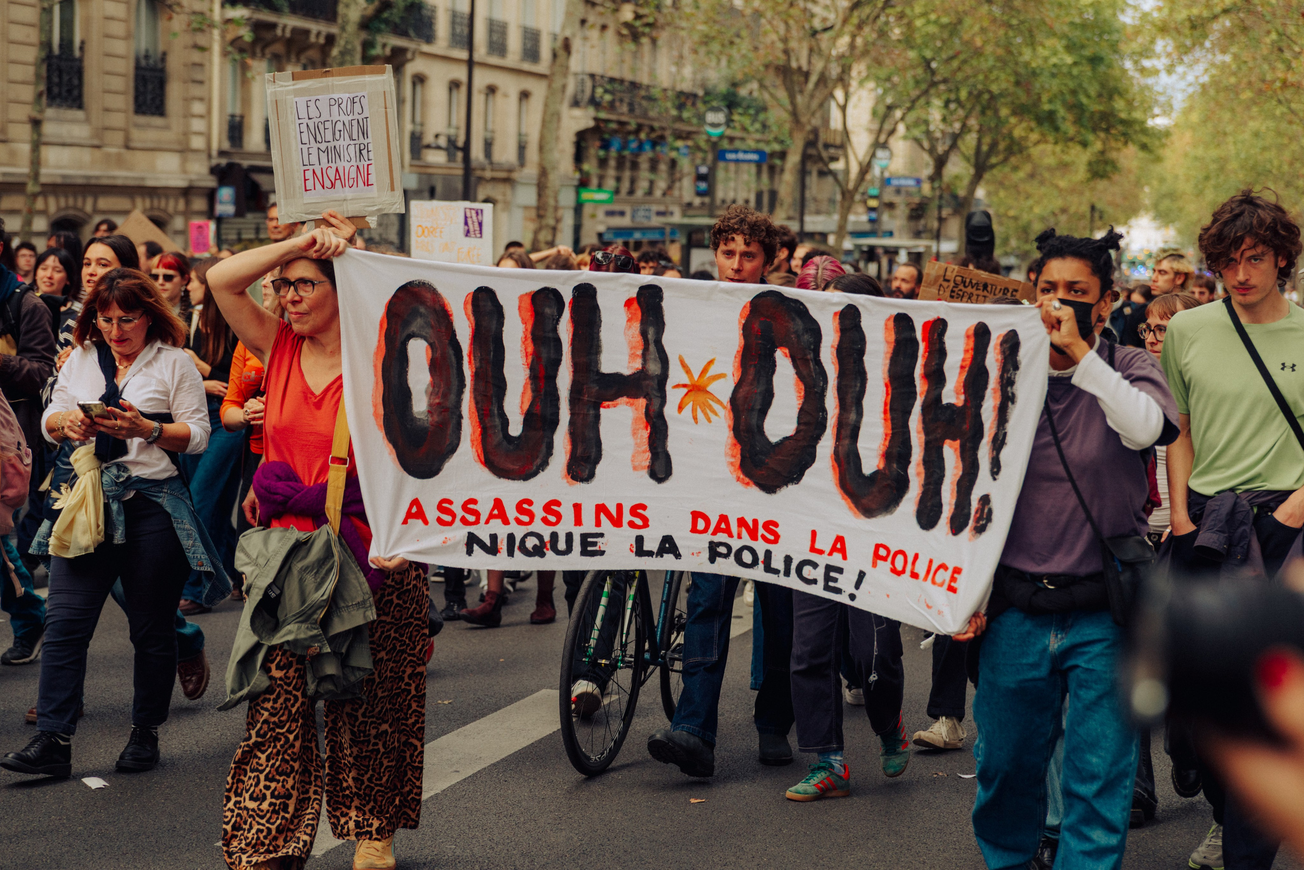 Manifestation du 13 octobre 2026 à Paris. Семейный и детский фотограф на Лазурном Берегу