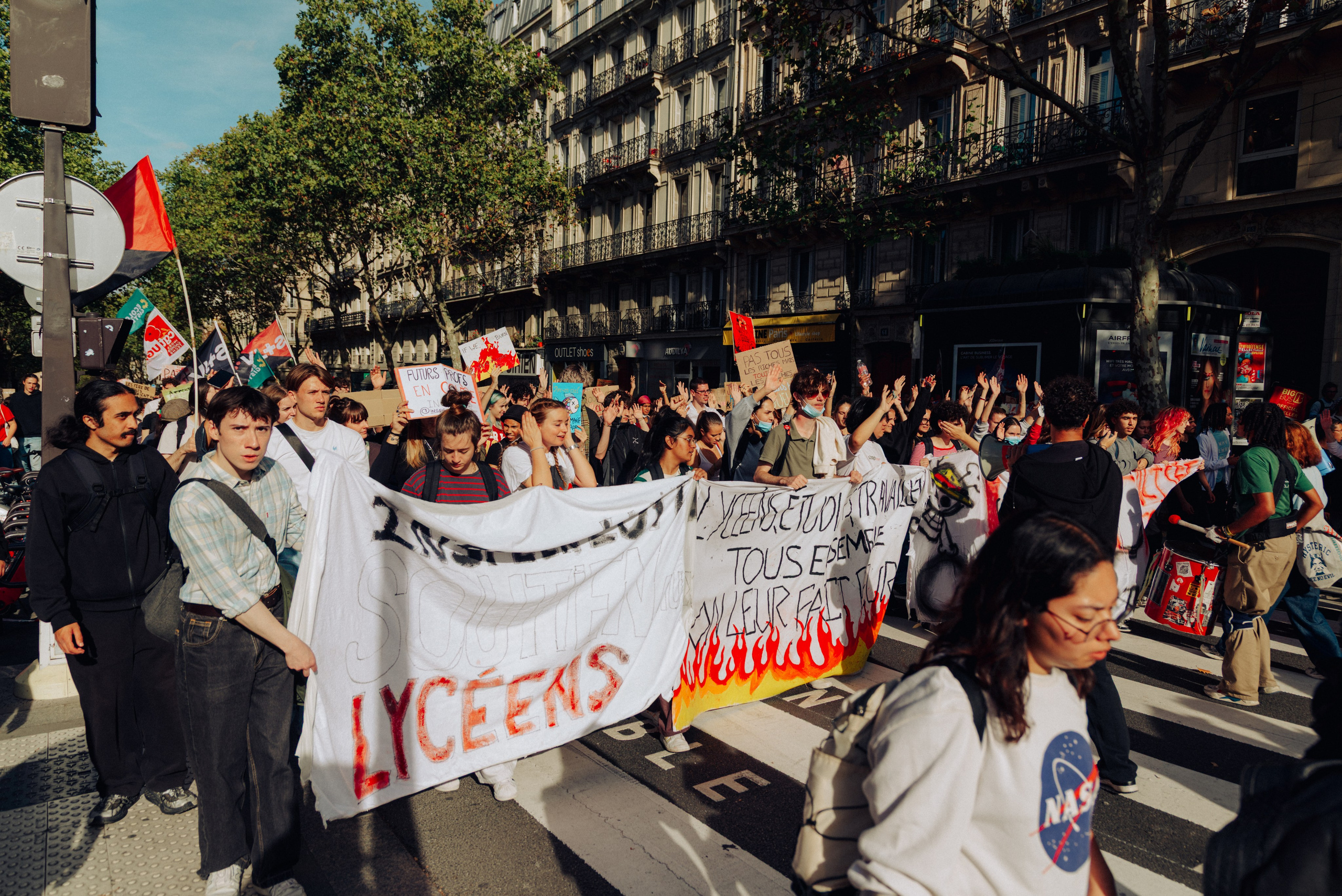 Manifestation du 13 octobre 2026 à Paris. Семейный и детский фотограф на Лазурном Берегу