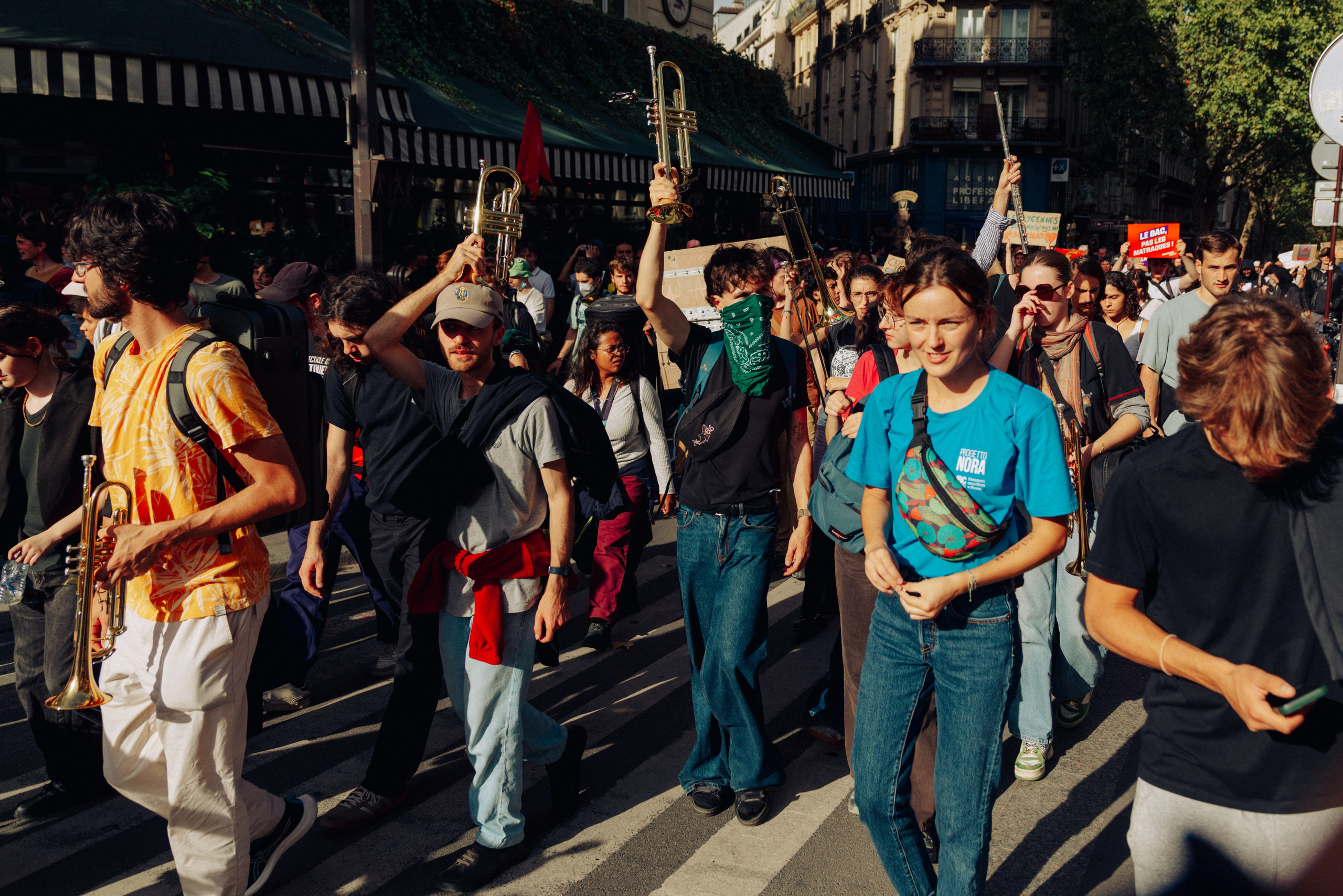 Manifestation du 13 octobre 2026 à Paris. Семейный и детский фотограф на Лазурном Берегу