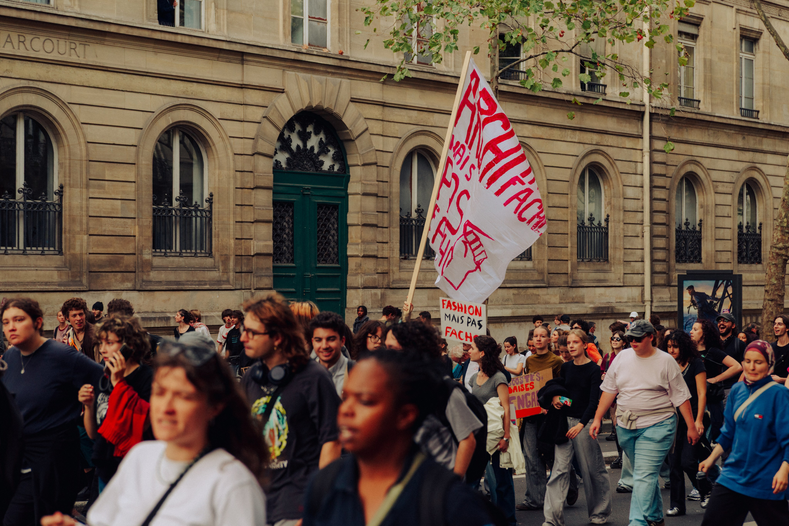 Manifestation du 13 octobre 2026 à Paris. Семейный и детский фотограф на Лазурном Берегу