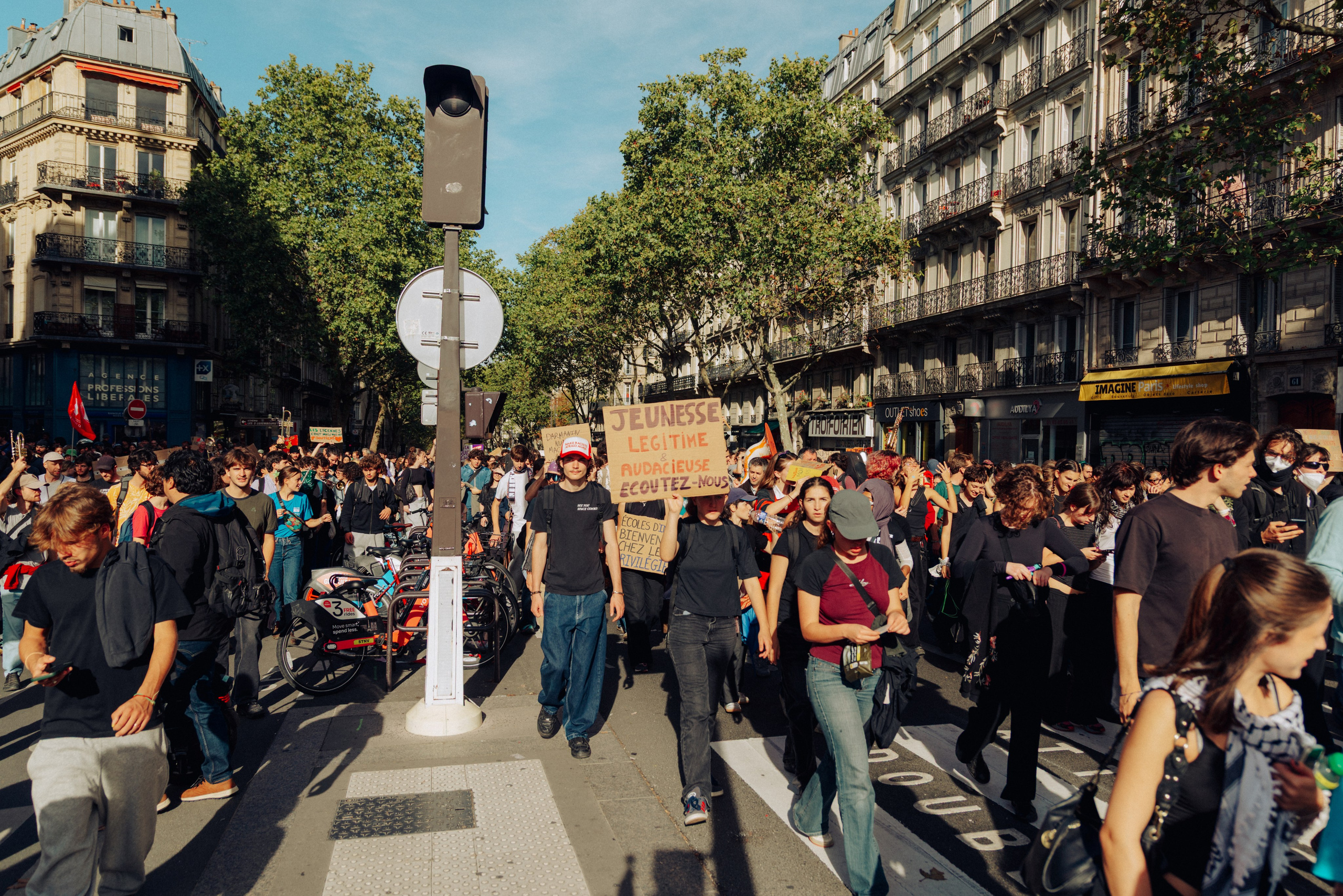 Manifestation à Paris le 13 octobre 2026 - le cortège dans les rues de la capitale.