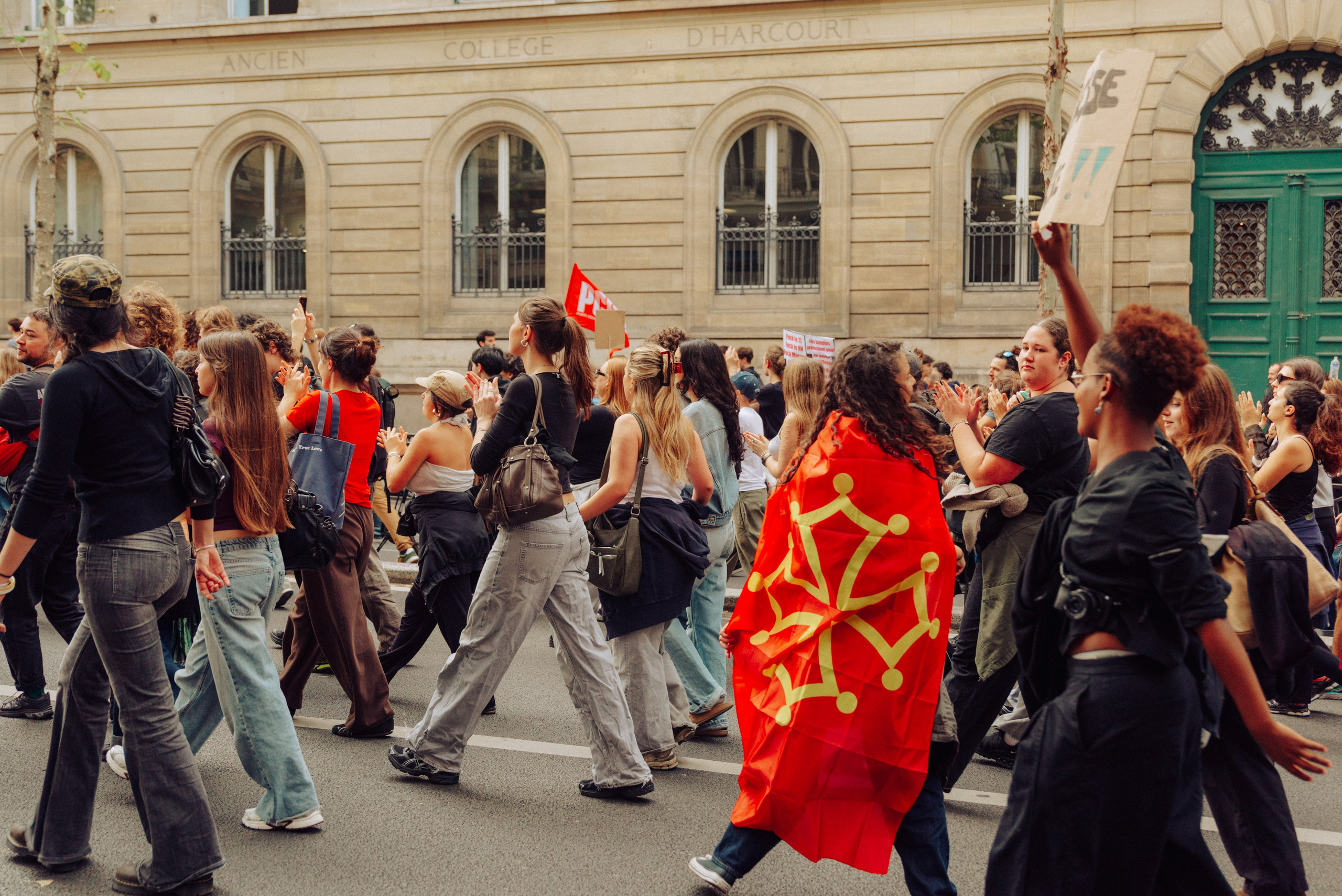 Manifestation du 13 octobre 2026 à Paris. Семейный и детский фотограф на Лазурном Берегу