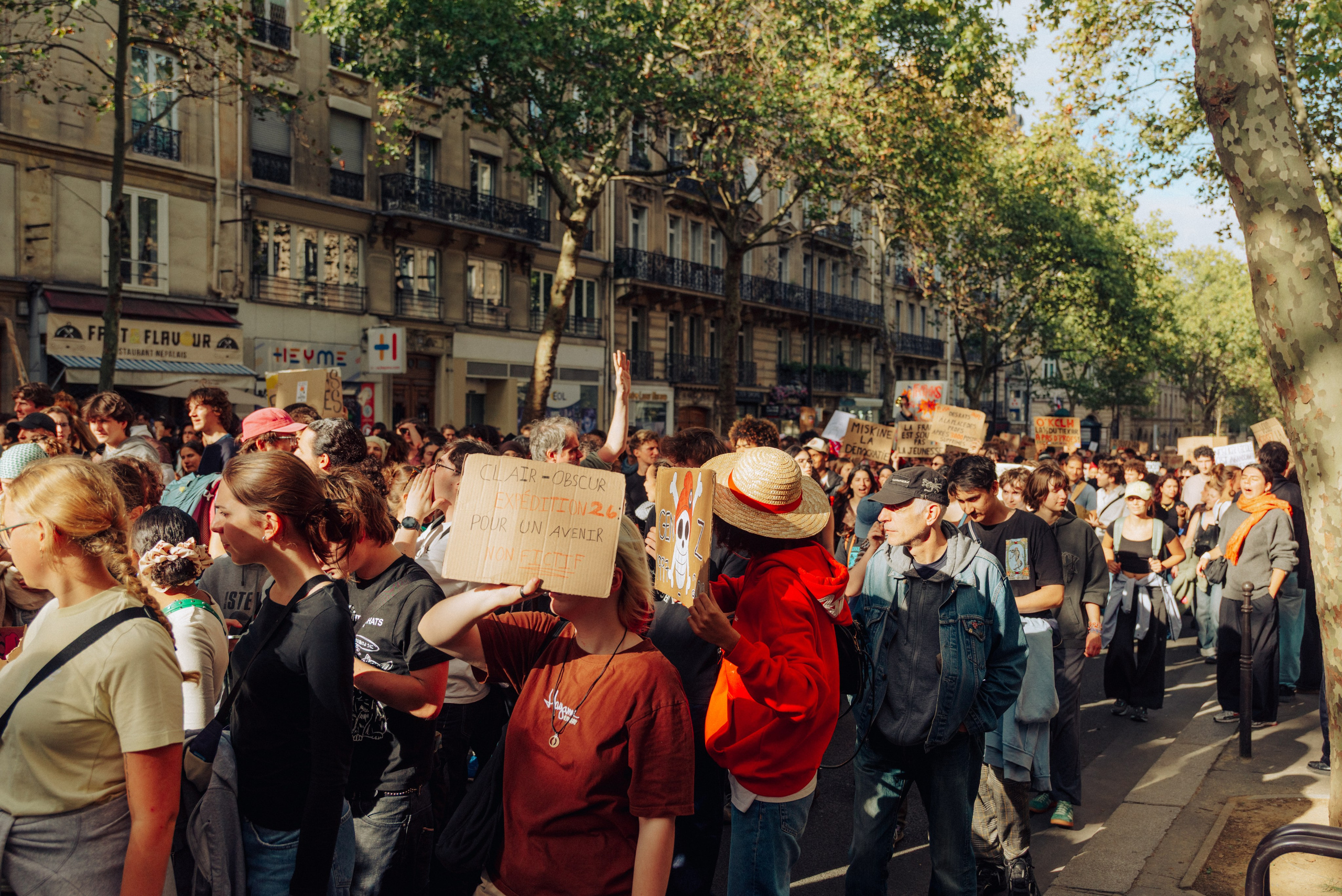 Manifestation du 13 octobre 2026 à Paris. Семейный и детский фотограф на Лазурном Берегу