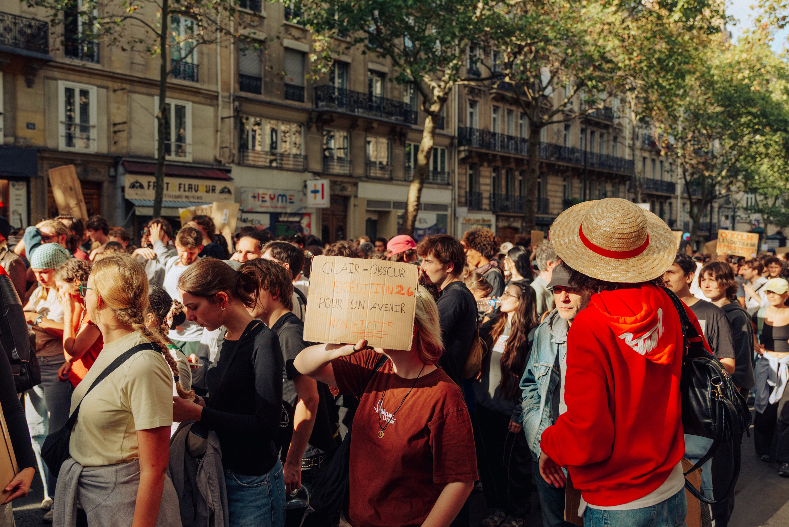 Manifestation du 13 octobre 2026 à Paris. Семейный и детский фотограф на Лазурном Берегу