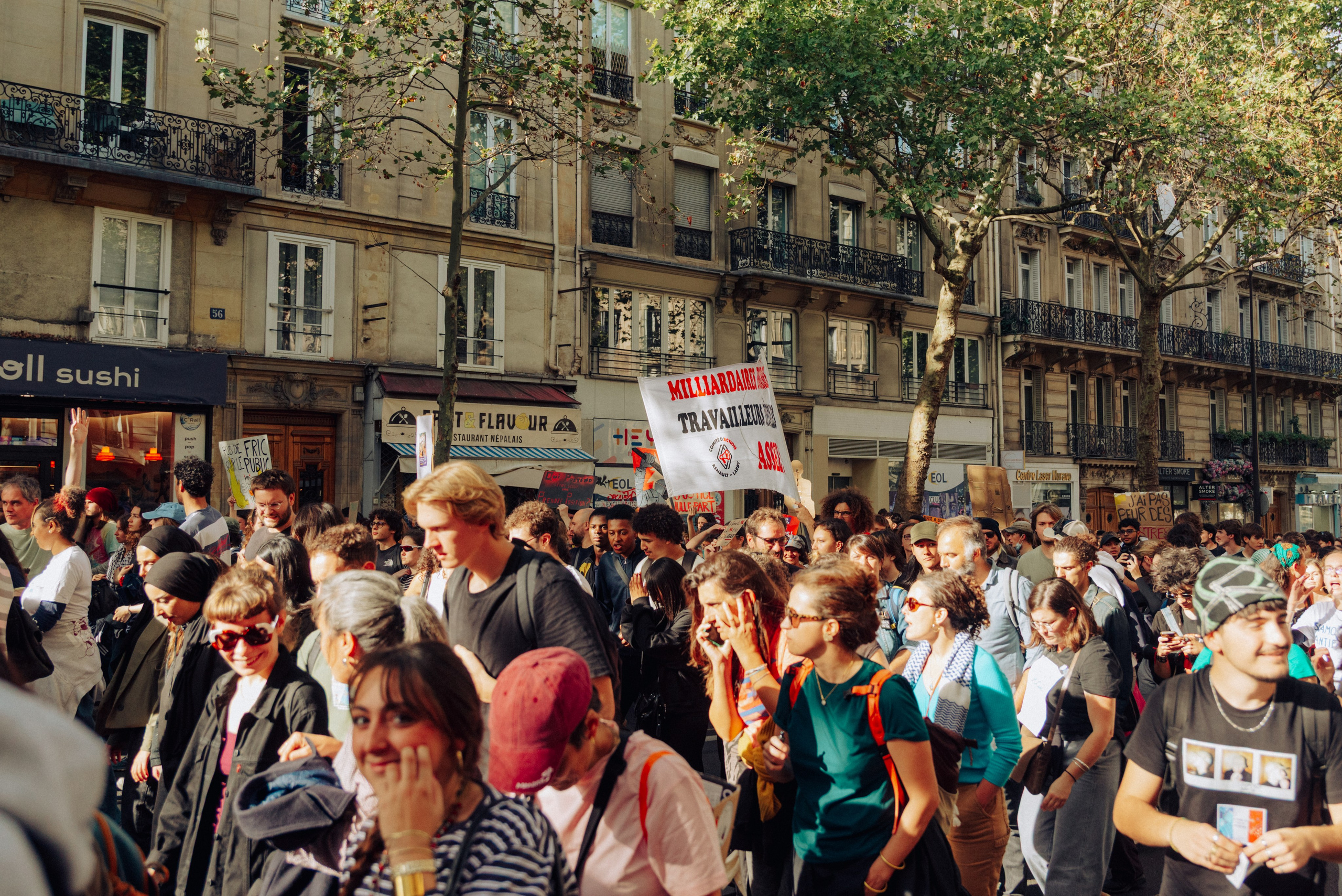 Manifestation du 13 octobre 2026 à Paris. Семейный и детский фотограф на Лазурном Берегу