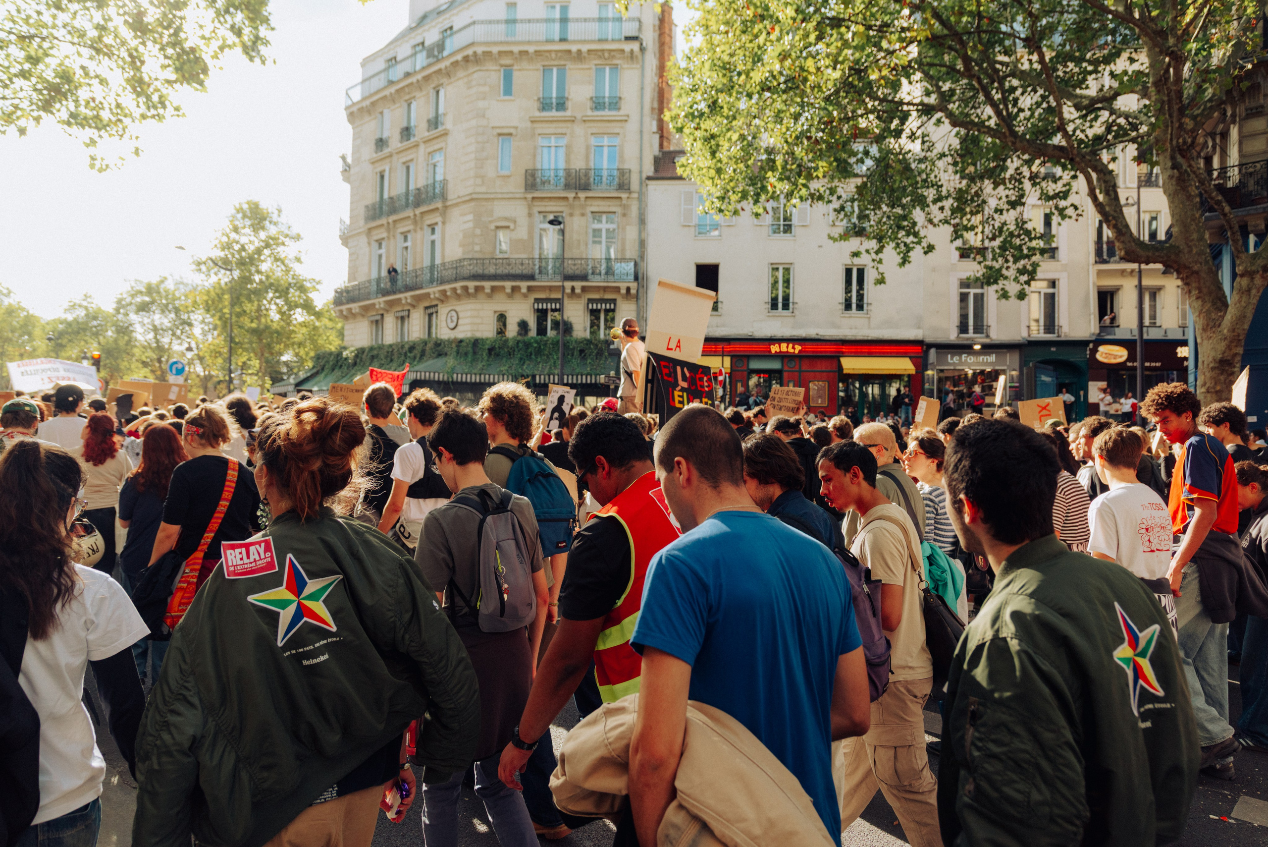 Manifestation du 13 octobre 2026 à Paris. Семейный и детский фотограф на Лазурном Берегу