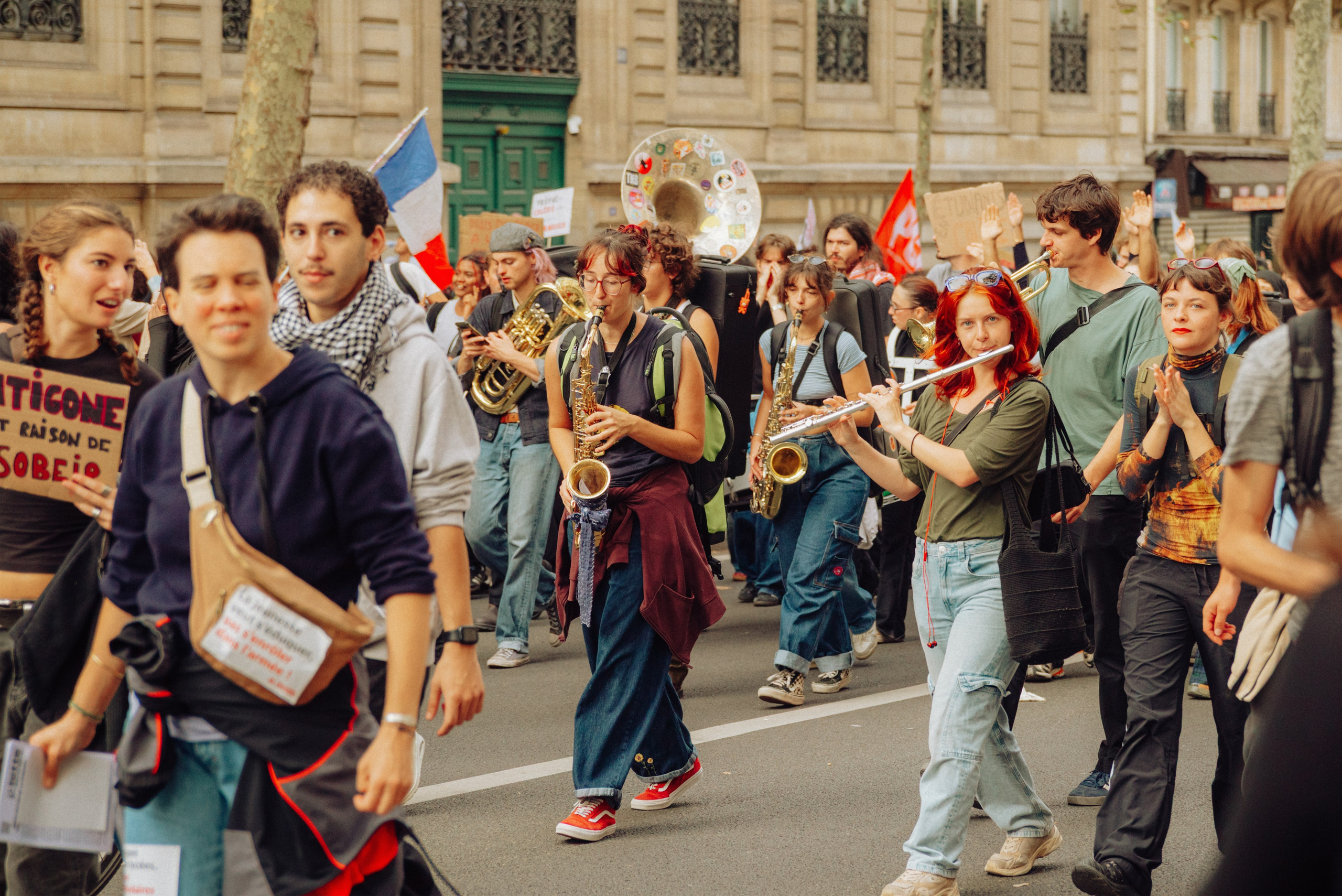 Manifestation du 13 octobre 2026 à Paris. Семейный и детский фотограф на Лазурном Берегу