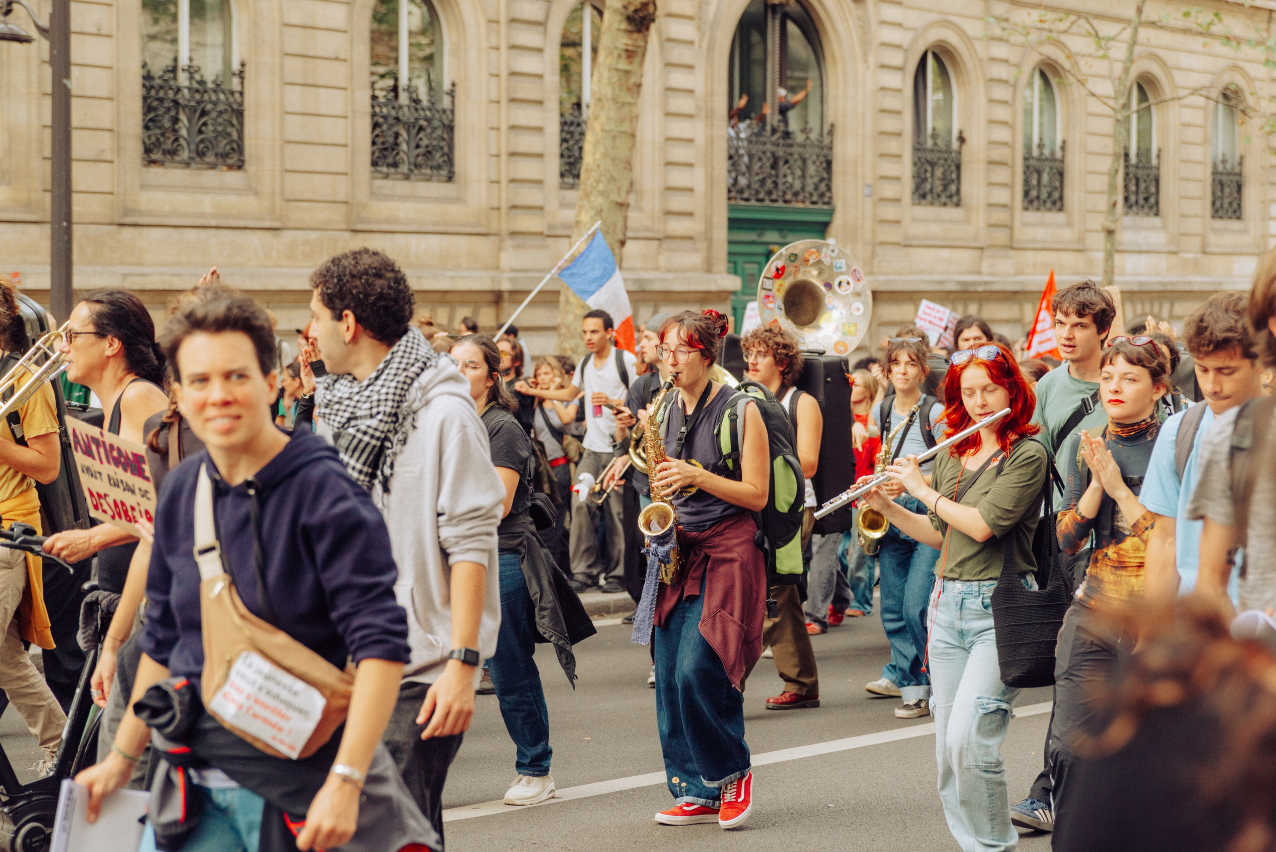 Manifestation du 13 octobre 2026 à Paris. Семейный и детский фотограф на Лазурном Берегу