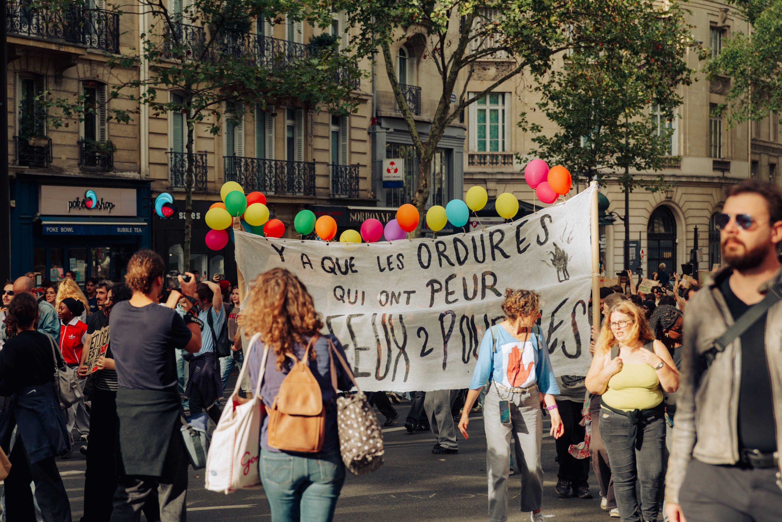 Manifestation du 13 octobre 2026 à Paris. Семейный и детский фотограф на Лазурном Берегу