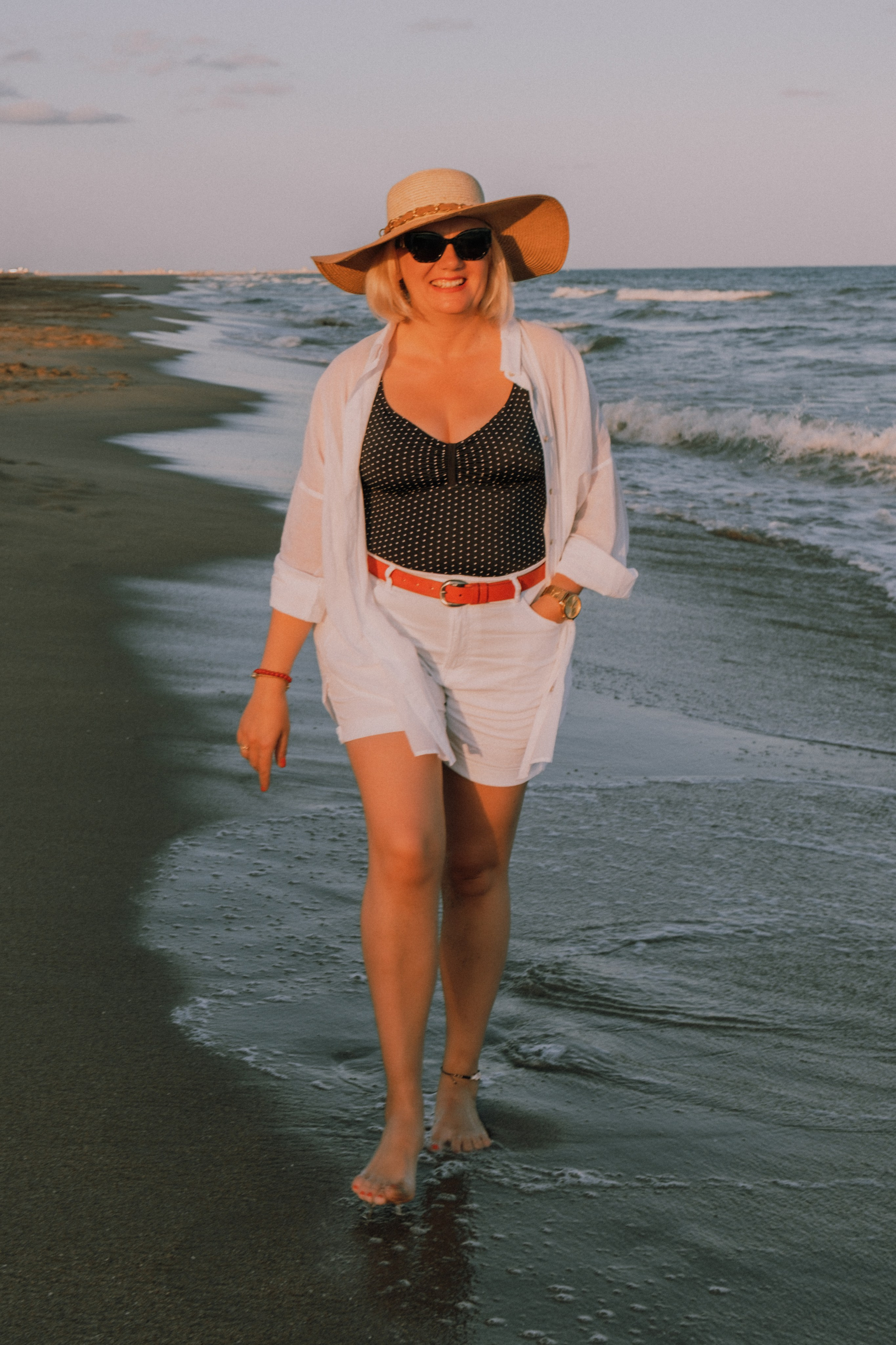 Sesión de amigas en la playa. Fotografía profesional en Calafell - Elena Medvedeva