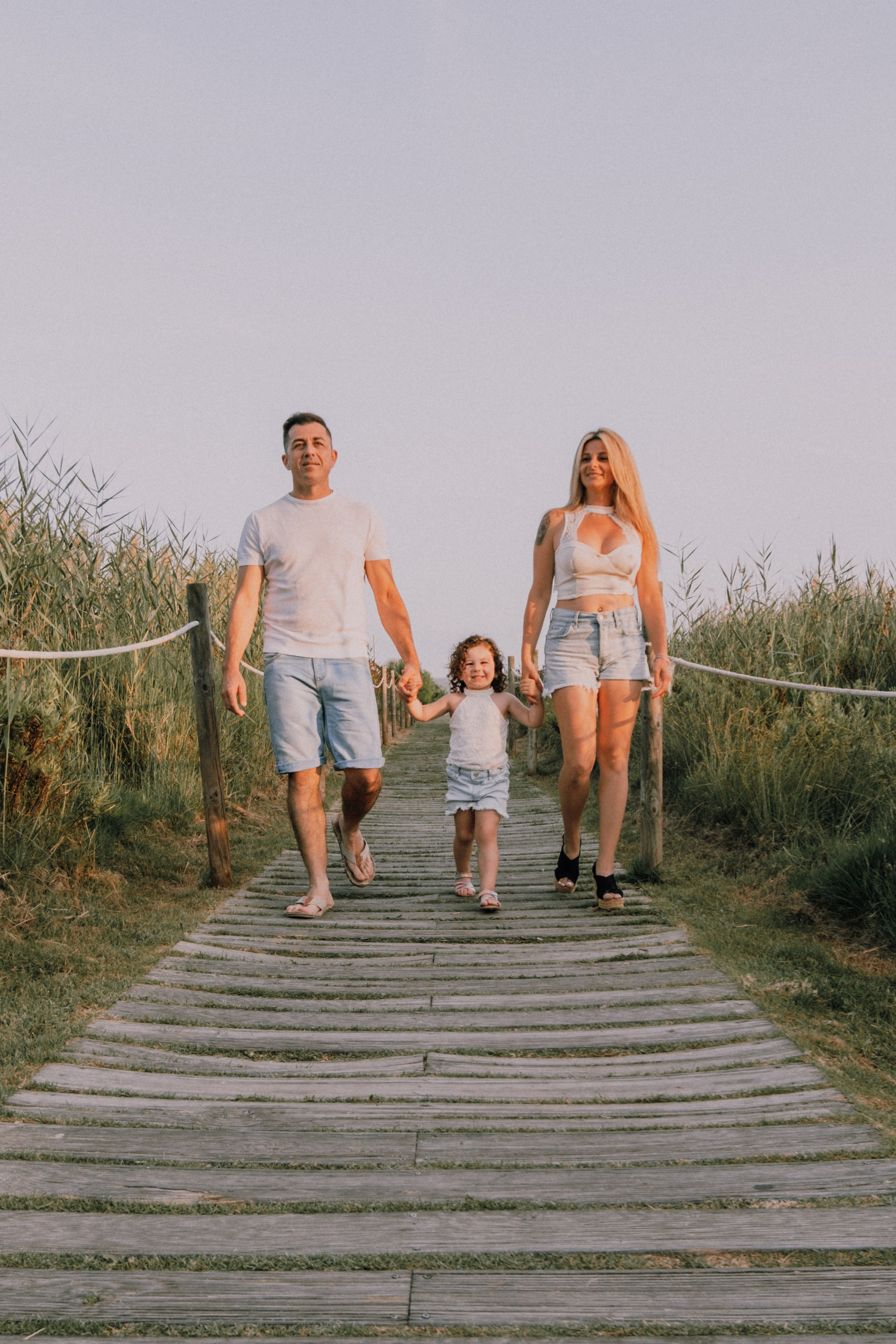 Sesión familiar en la playa. Fotografía profesional en Calafell - Elena Medvedeva