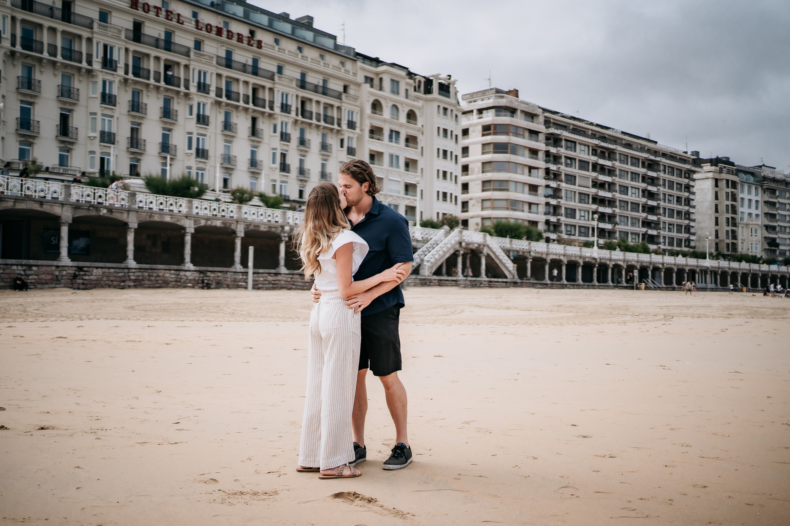 Love story. Holigood foto y video reportaje de bodas en San Sebastián y Europa