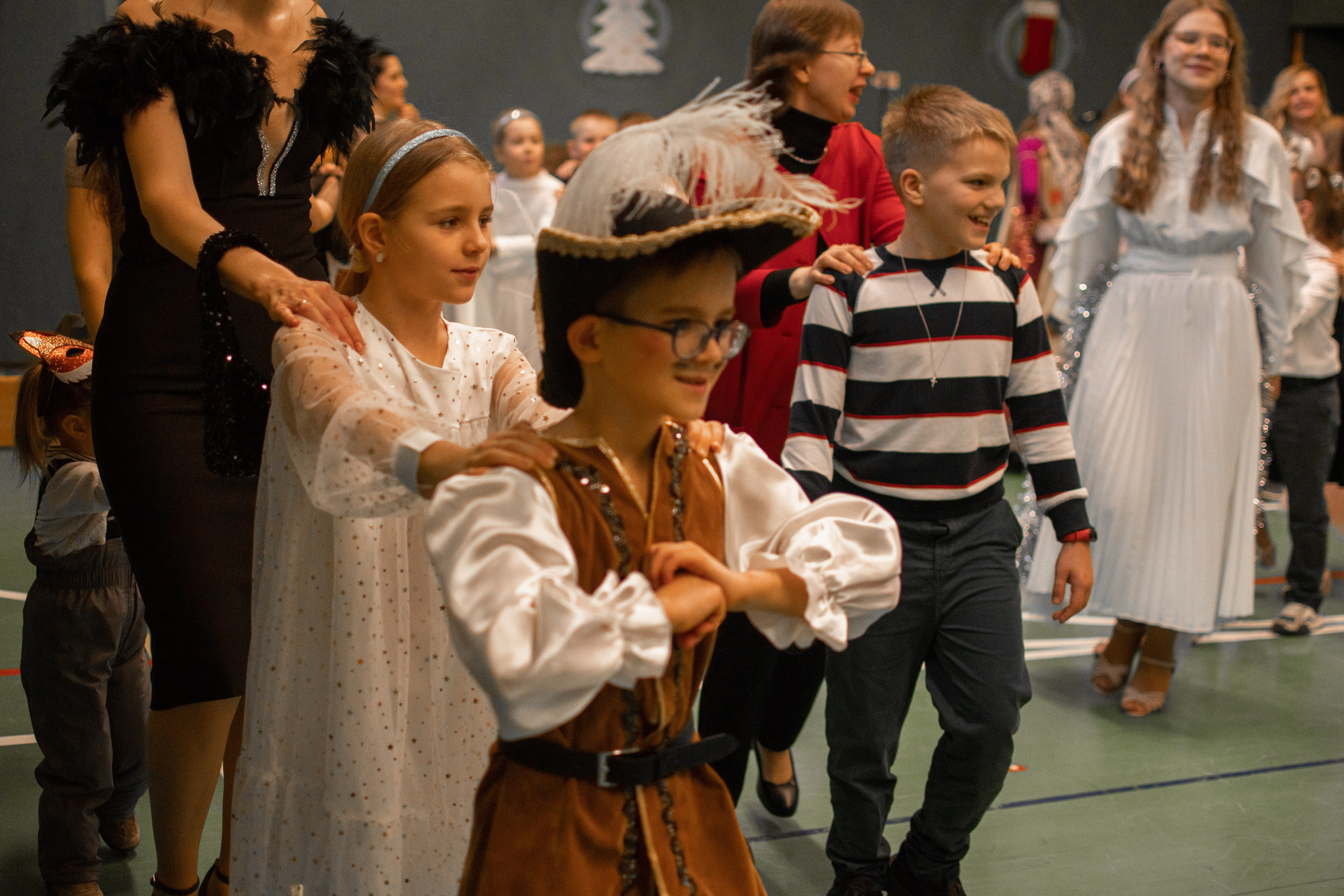 Новогодний хоровод. Семейный и детский фотограф