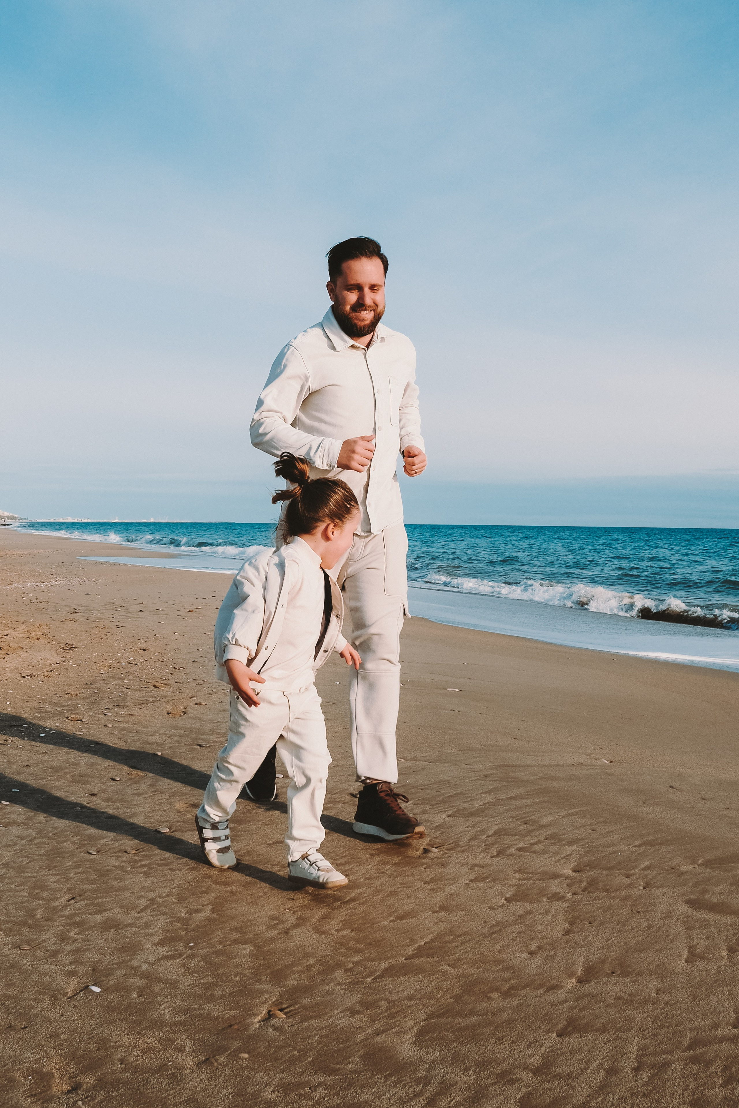 Sesión familiar embarazo. Fotografía profesional en Calafell - Elena Medvedeva