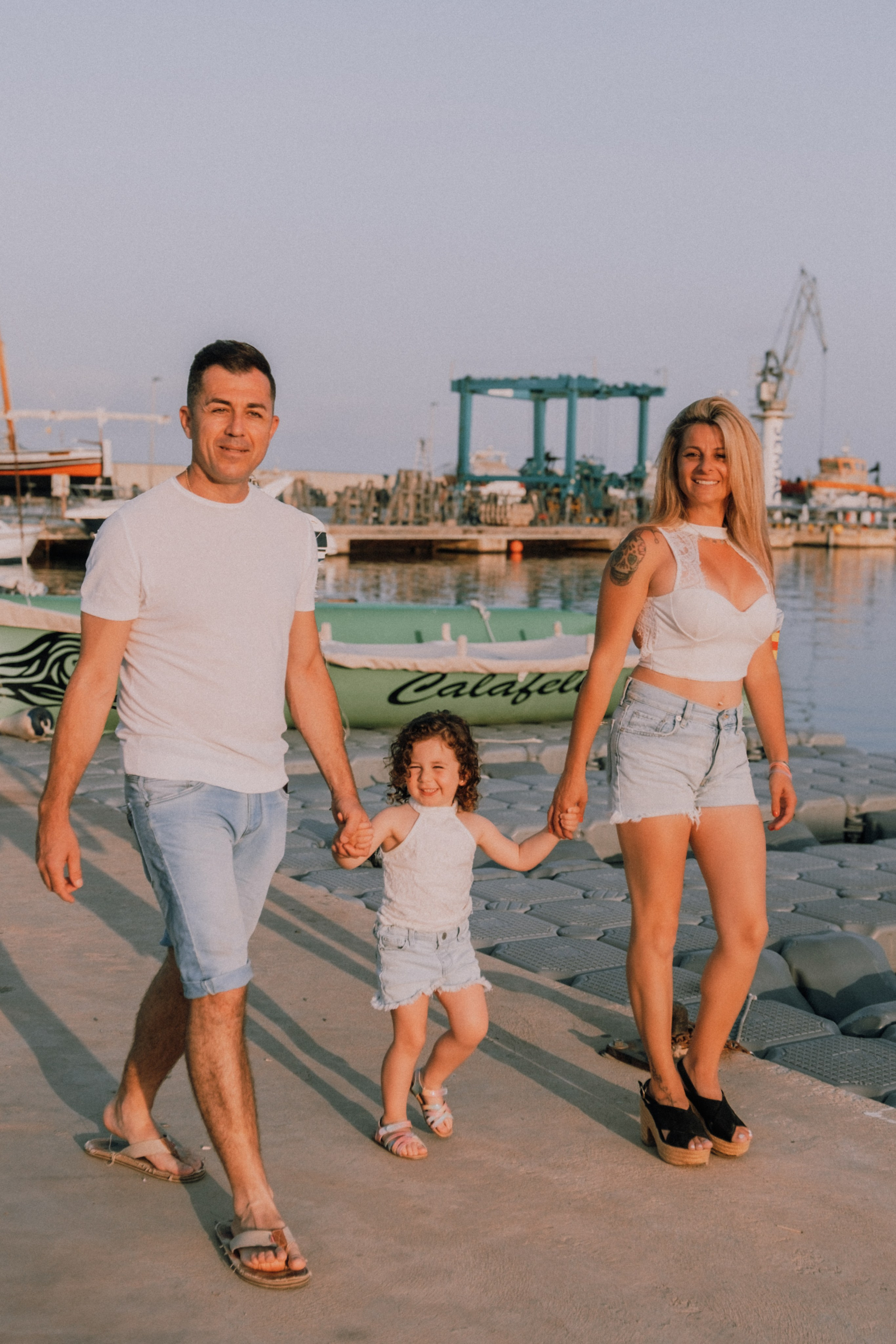 Sesión familiar en la playa. Fotografía profesional en Calafell - Elena Medvedeva