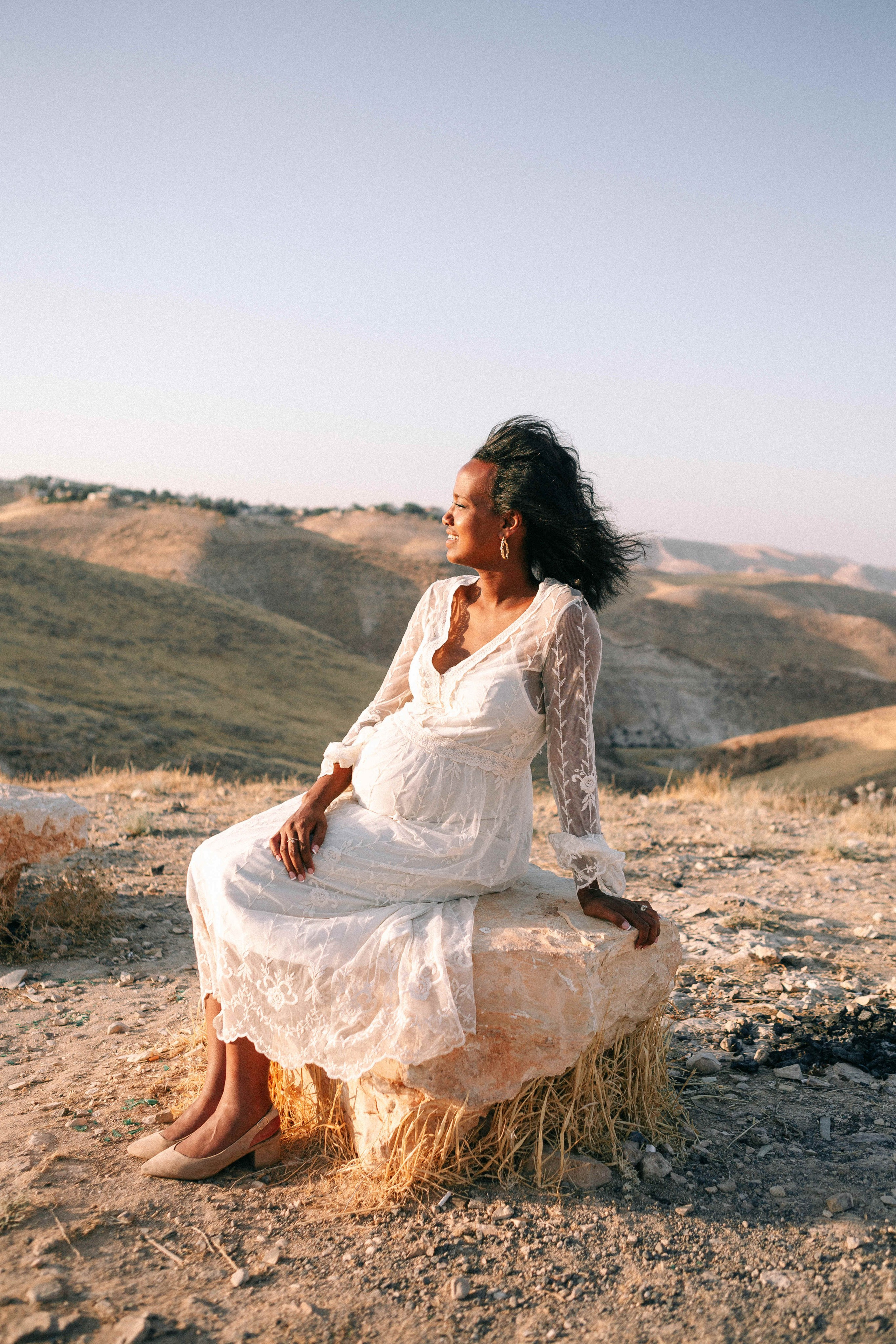 PHOTO SESSION IN THE DESERT NEAR MAALE ADUMIM. PHOTOGRAPHER IN ISRAEL