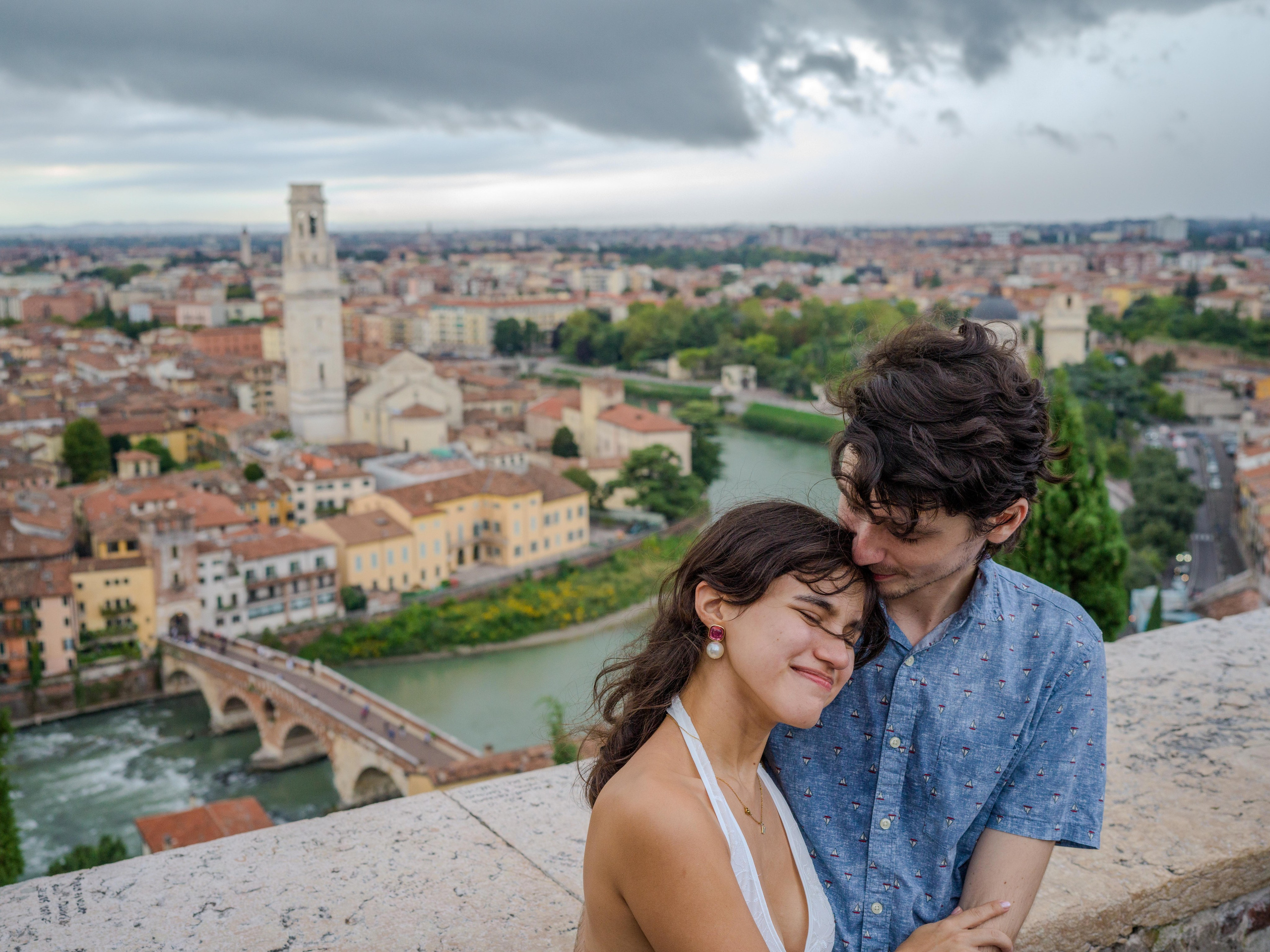 Emotional proposal near Ponte Pietra in Verona.