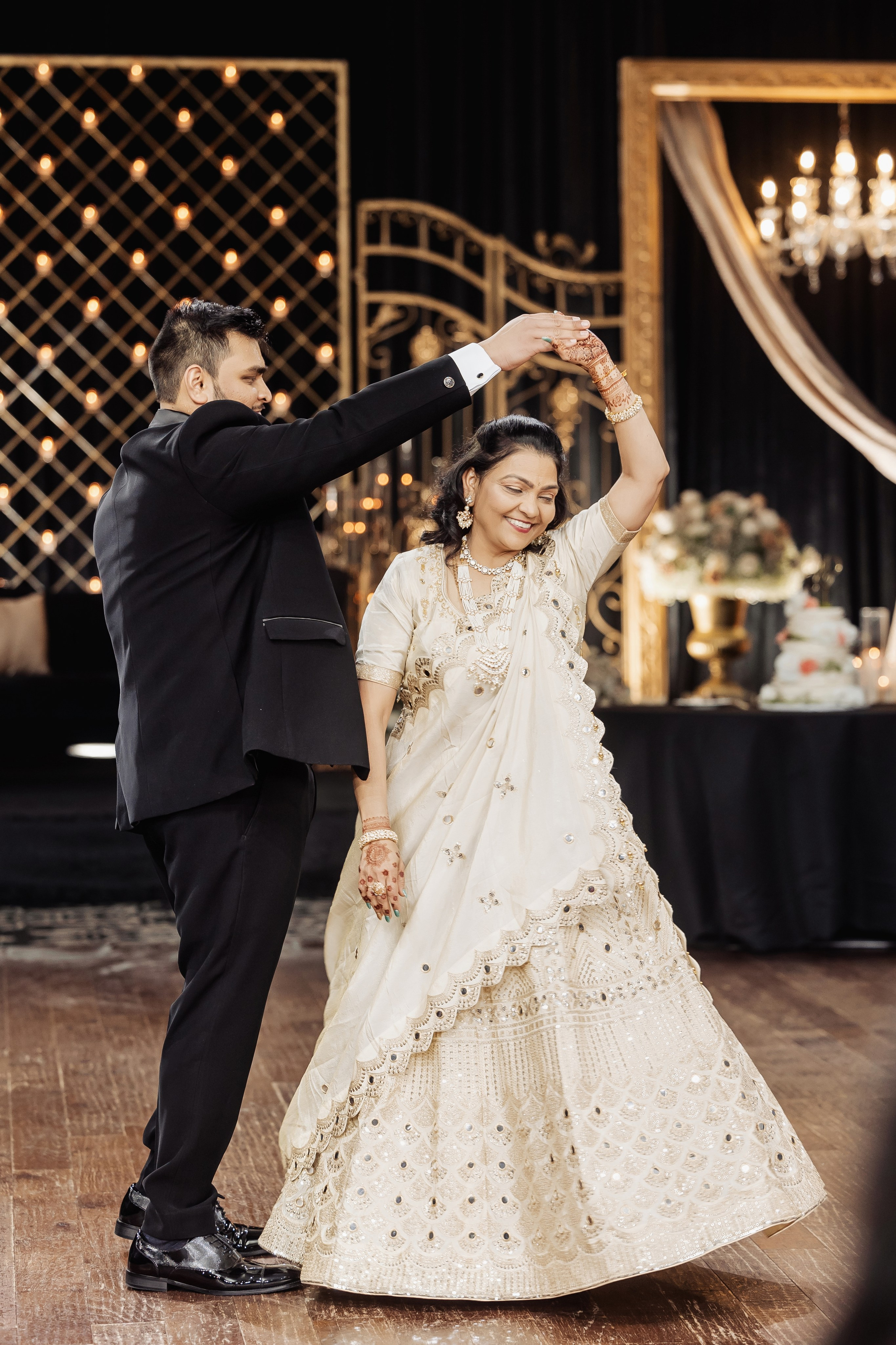 Darshil & Shailja. Wedding Photographer & Cinematographer studios