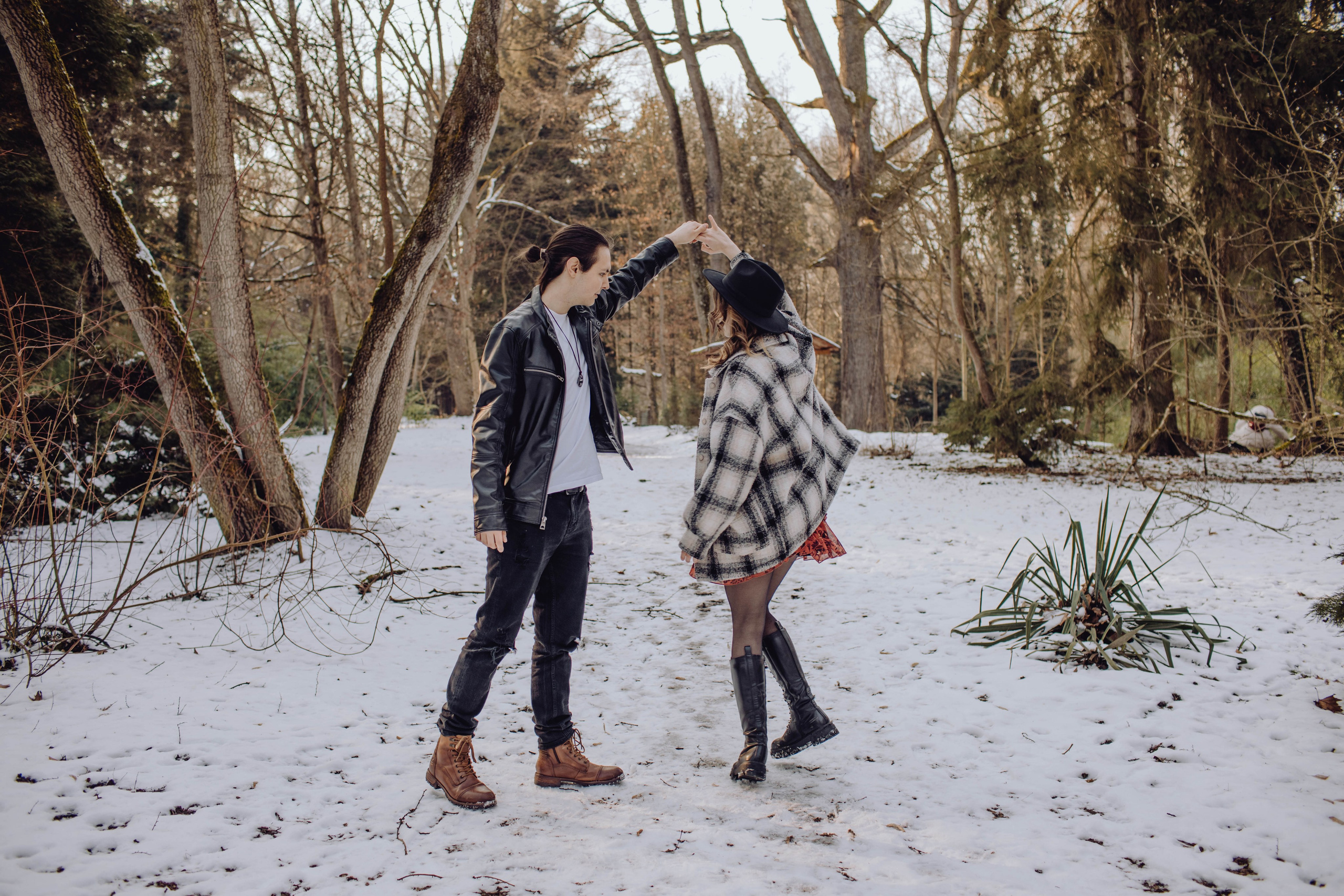 Serafim & Beatrice. Wedding & couple photographer from Romania Rut Vetan