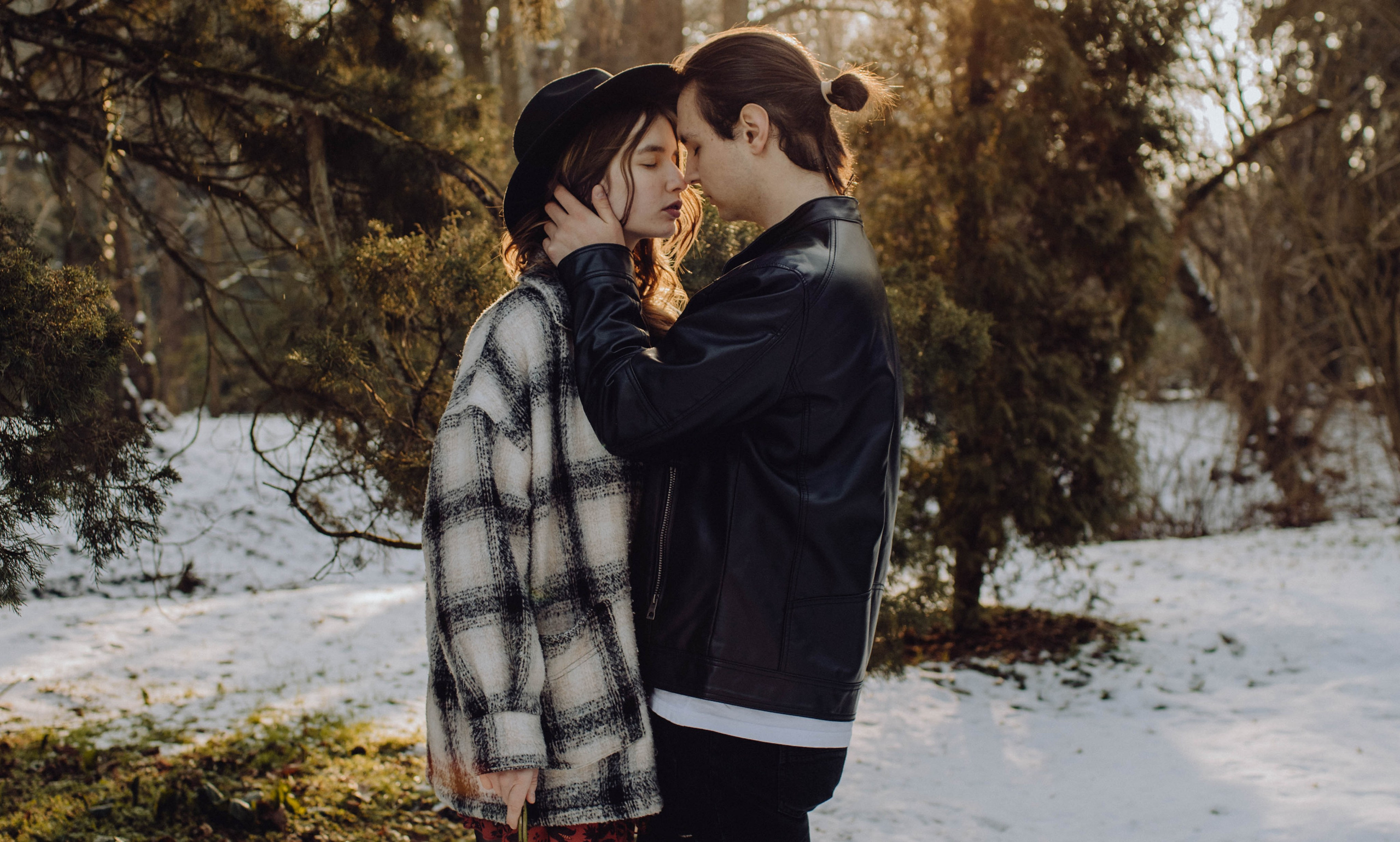 Serafim & Beatrice. Wedding & couple photographer from Romania Rut Vetan