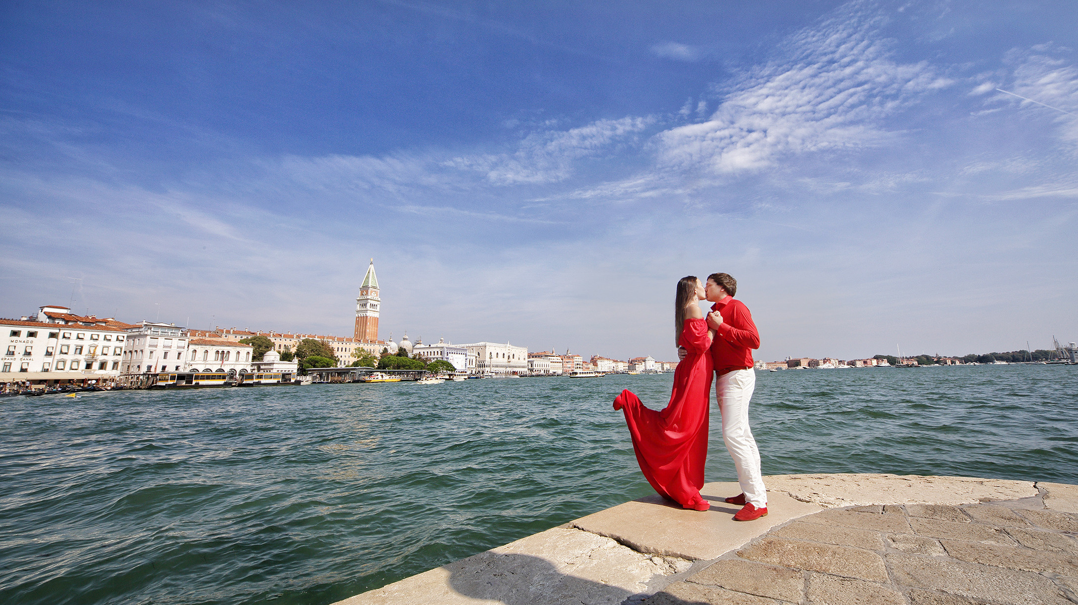 Historia de amor. Luxury wedding, portrait, family photographer over Europe