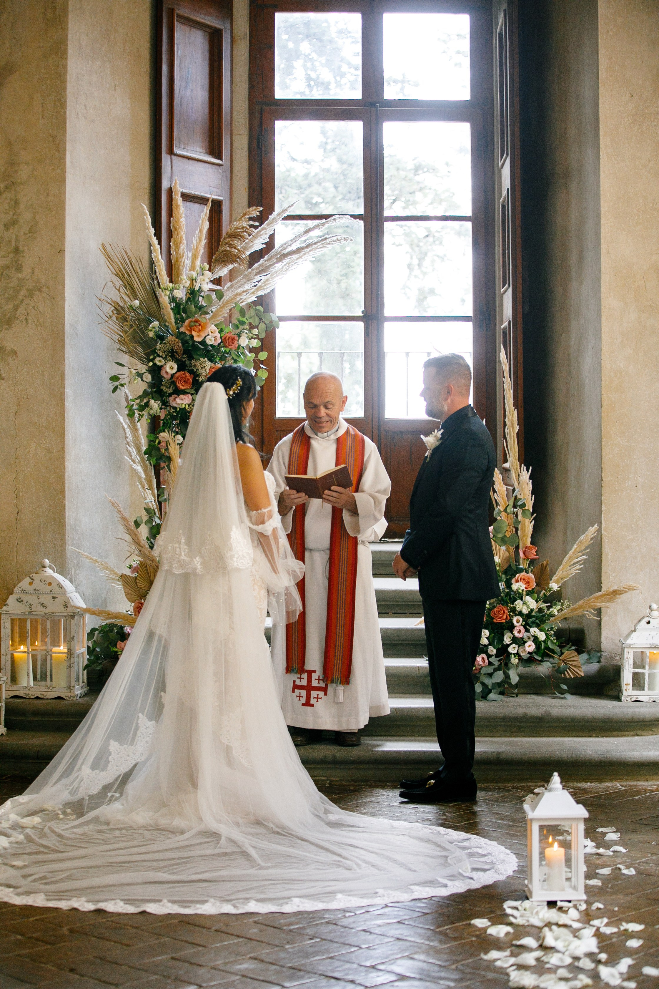 Tuscany Castello di Montegufoni wedding. Iurkovski PHOTOGRAPHY in Europe. Luxury destination weddings and events