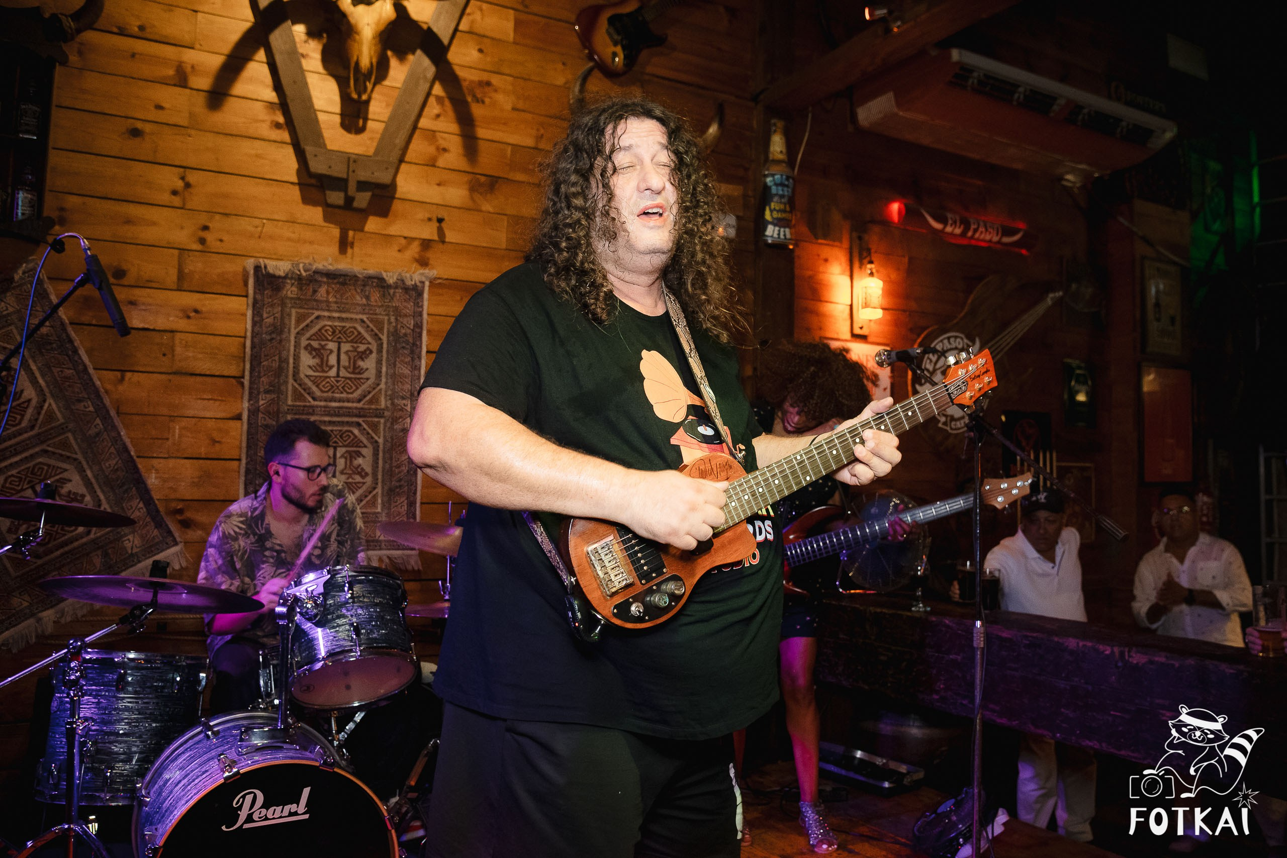 Santi Campillo en El Paso Rock Bar Torrevieja: Reportaje fotográfico 30.08.25 | FOTKAI