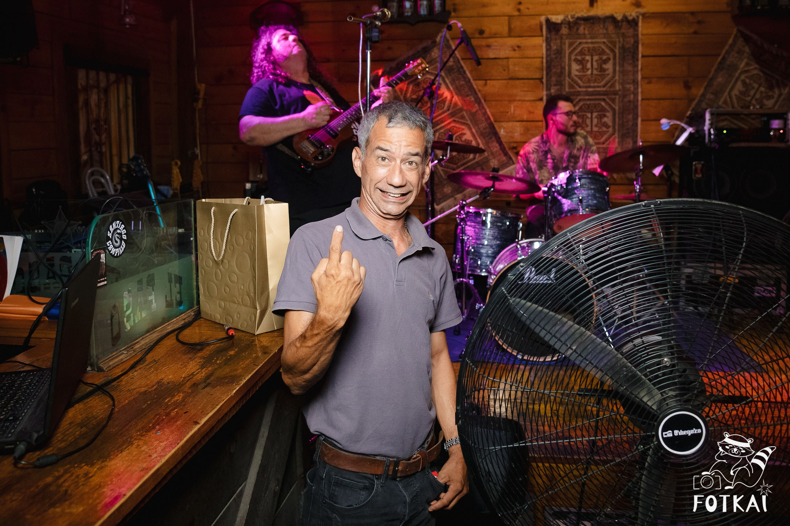 Santi Campillo en El Paso Rock Bar Torrevieja: Reportaje fotográfico 30.08.25 | FOTKAI