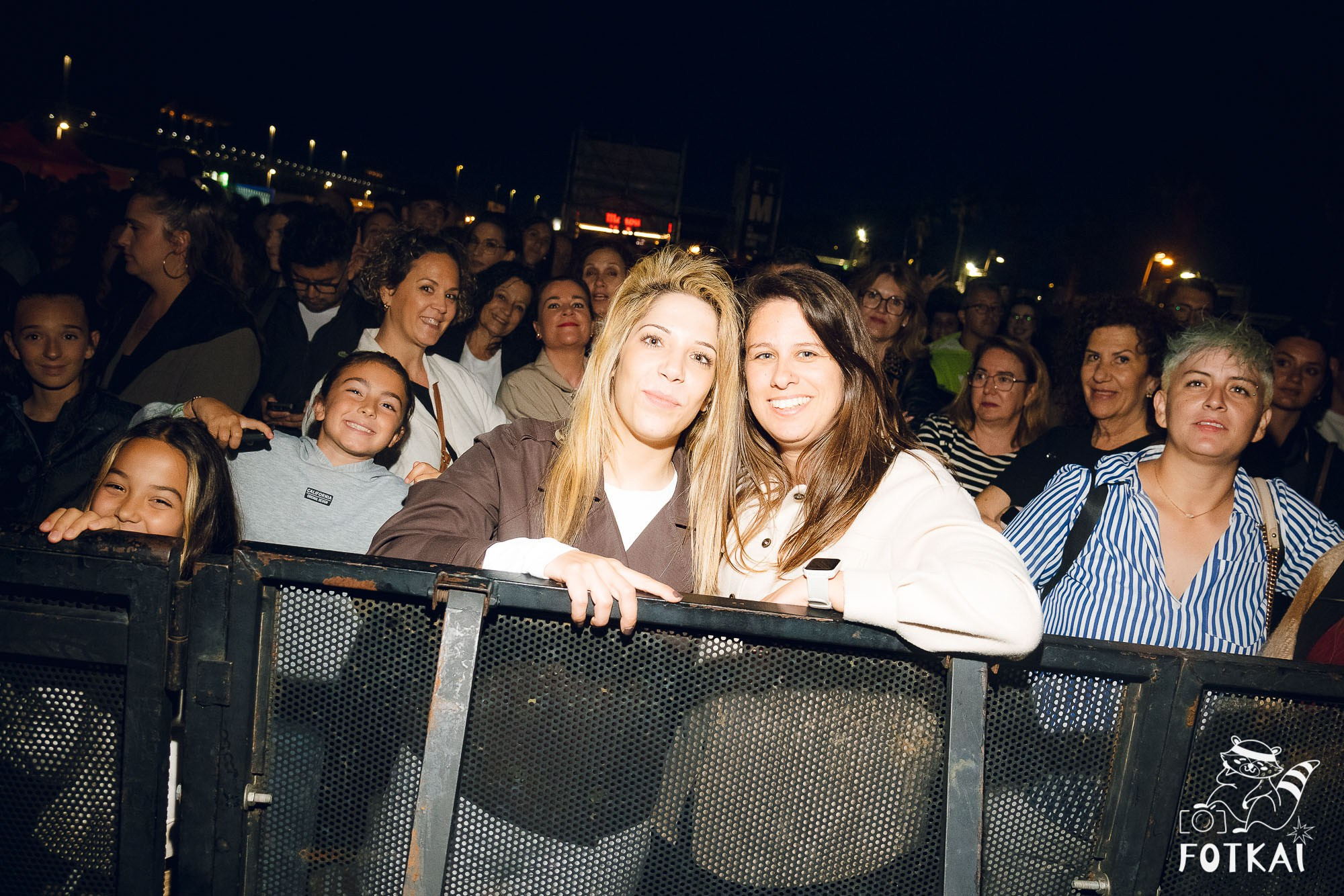 Marta Santos — Fotos del concierto en Alicante 2026: pop flamenco en El Muelle Live | FOTKAI