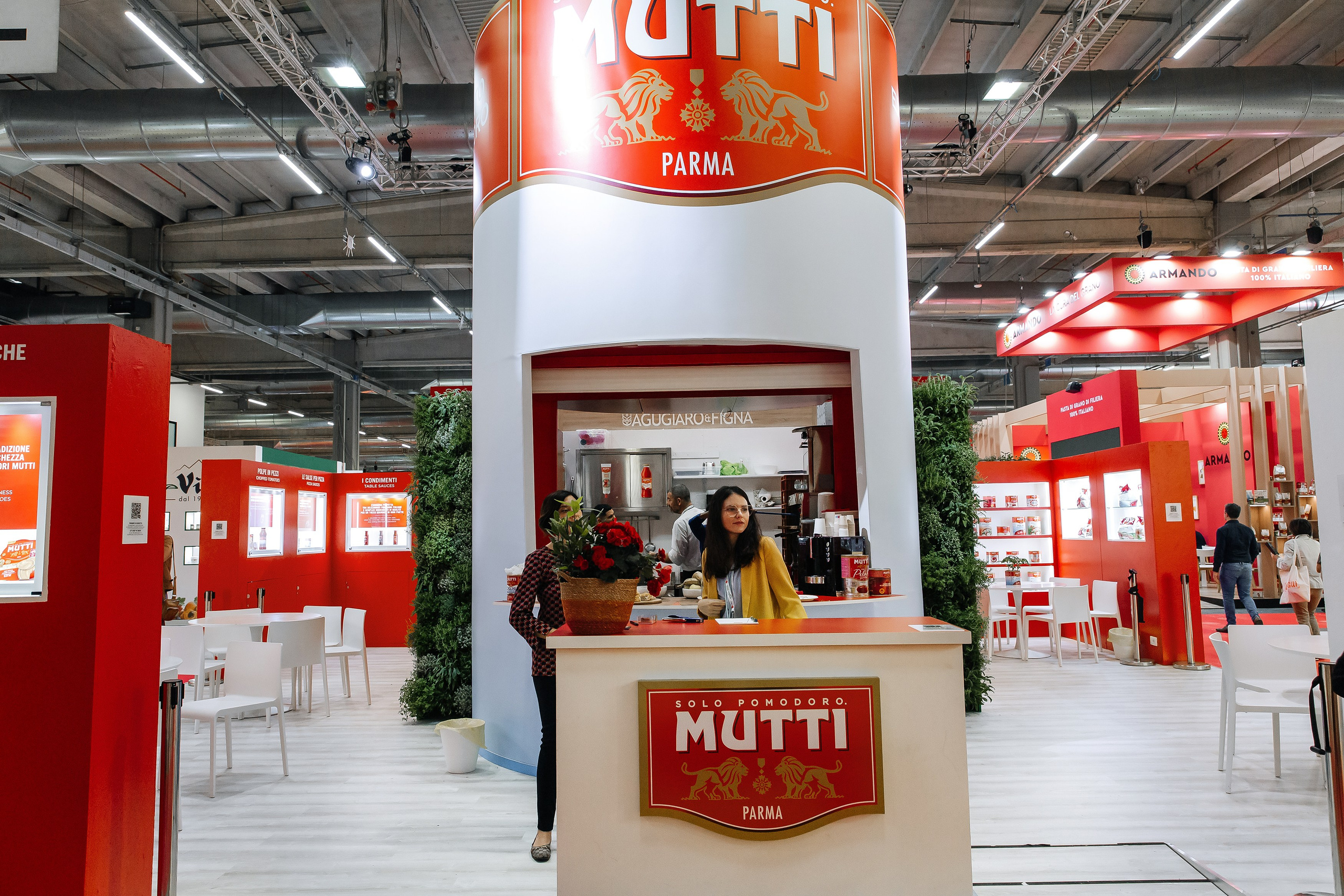 Stand dell'azienda Mutti alla fiera Cibus 2024 a Parma, Area interattiva dell'azienda Mutti alla fiera Cibus 2024