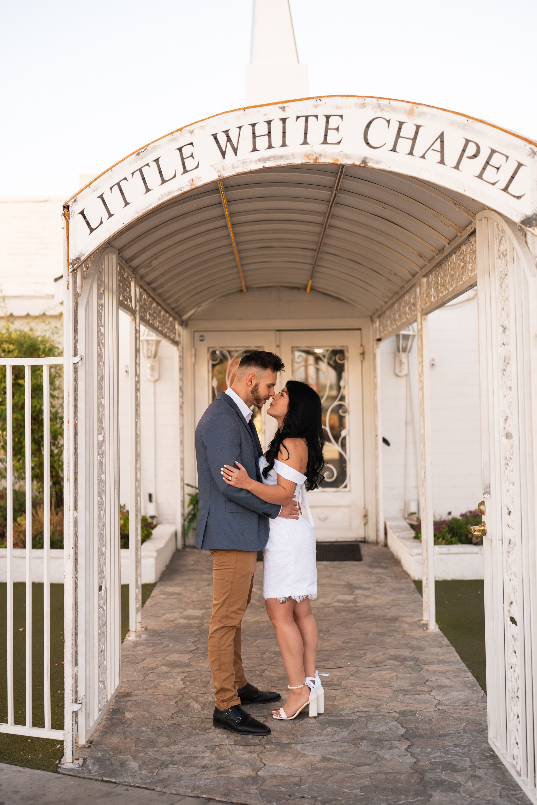 Luisa&Marlo. Wedding & elopement photographer Viktoriya Kravtsov. Las Vegas