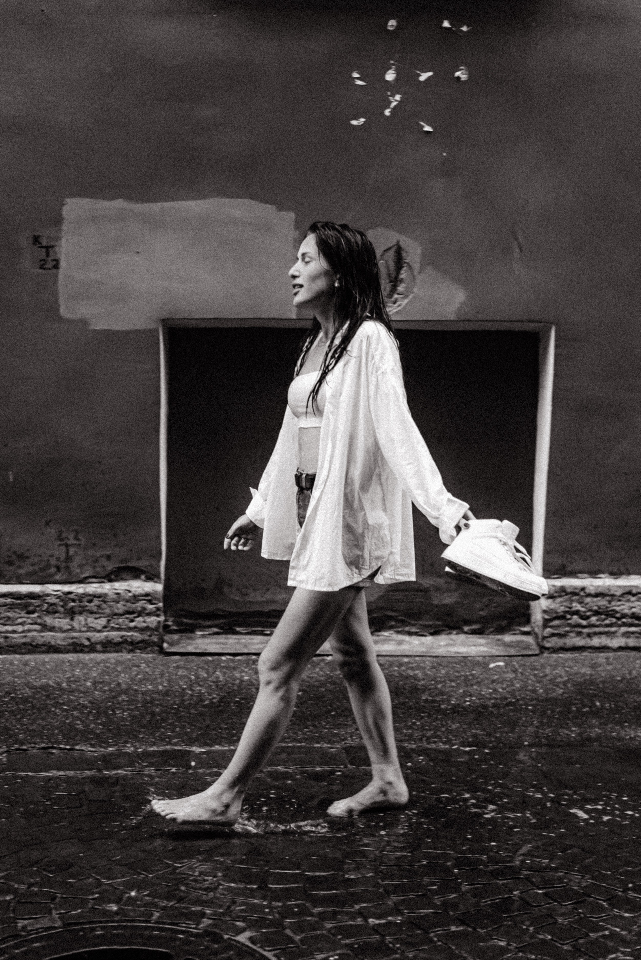 Walking in the rain. Videographer and photographer in New York // MAKAROV.VIDEO