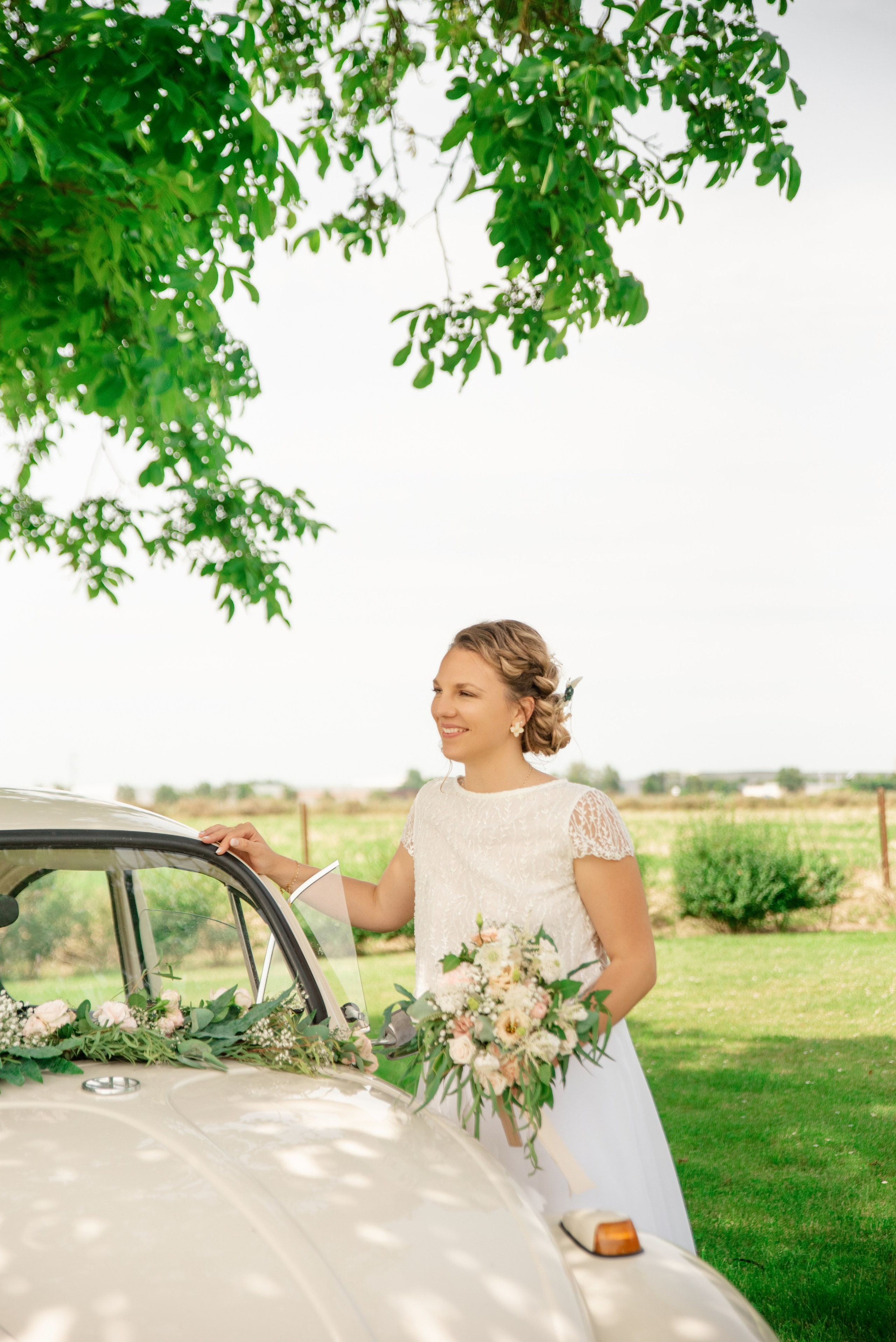 Portraits de famille par photographe dans jardins de l’hôtel NegrescoGros 