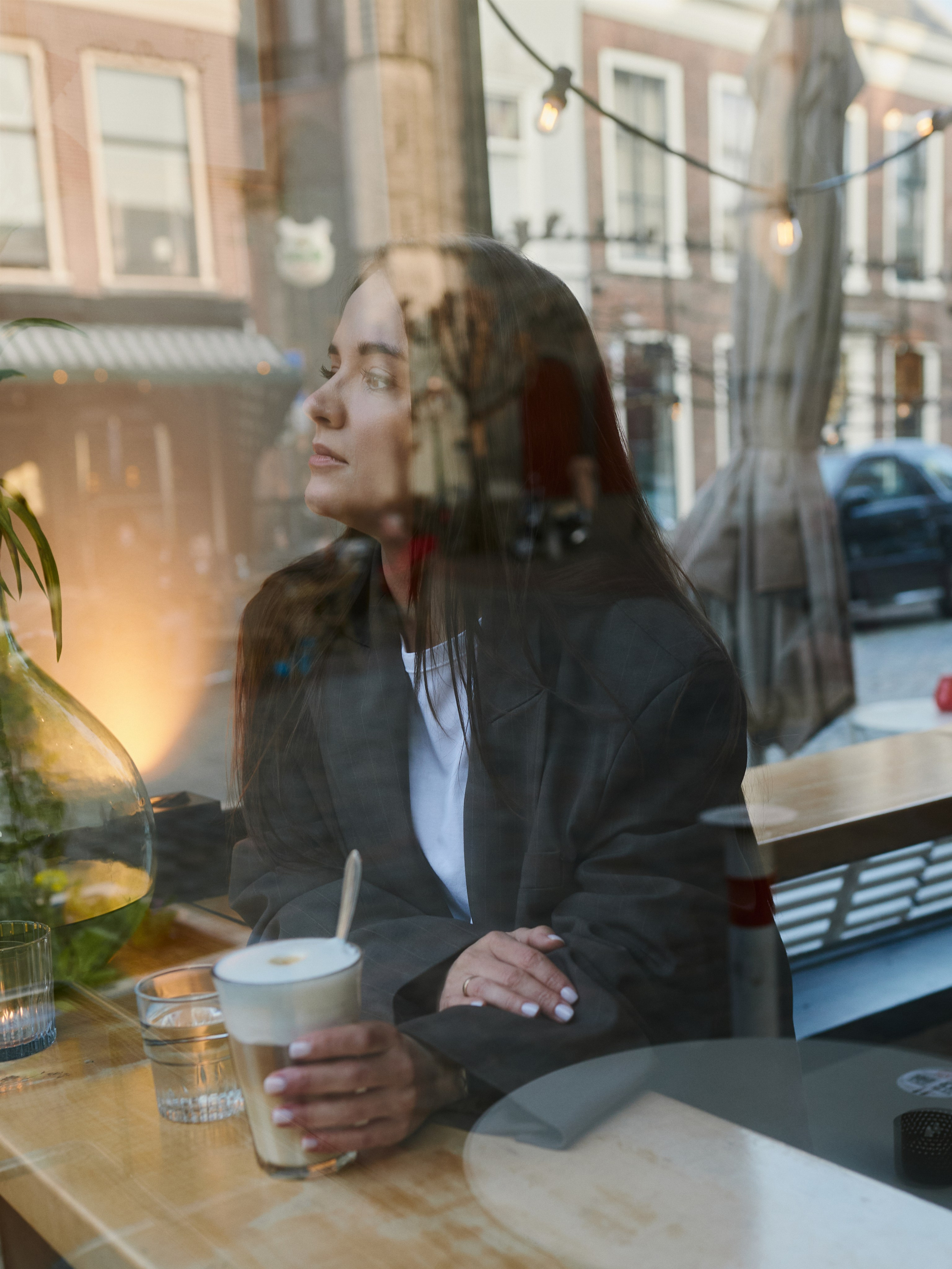 Mari. Professionele Portret- en Zakelijke Fotograaf in Nederland | Amsterdam, Den Haag, Leiden, Zoetermeer