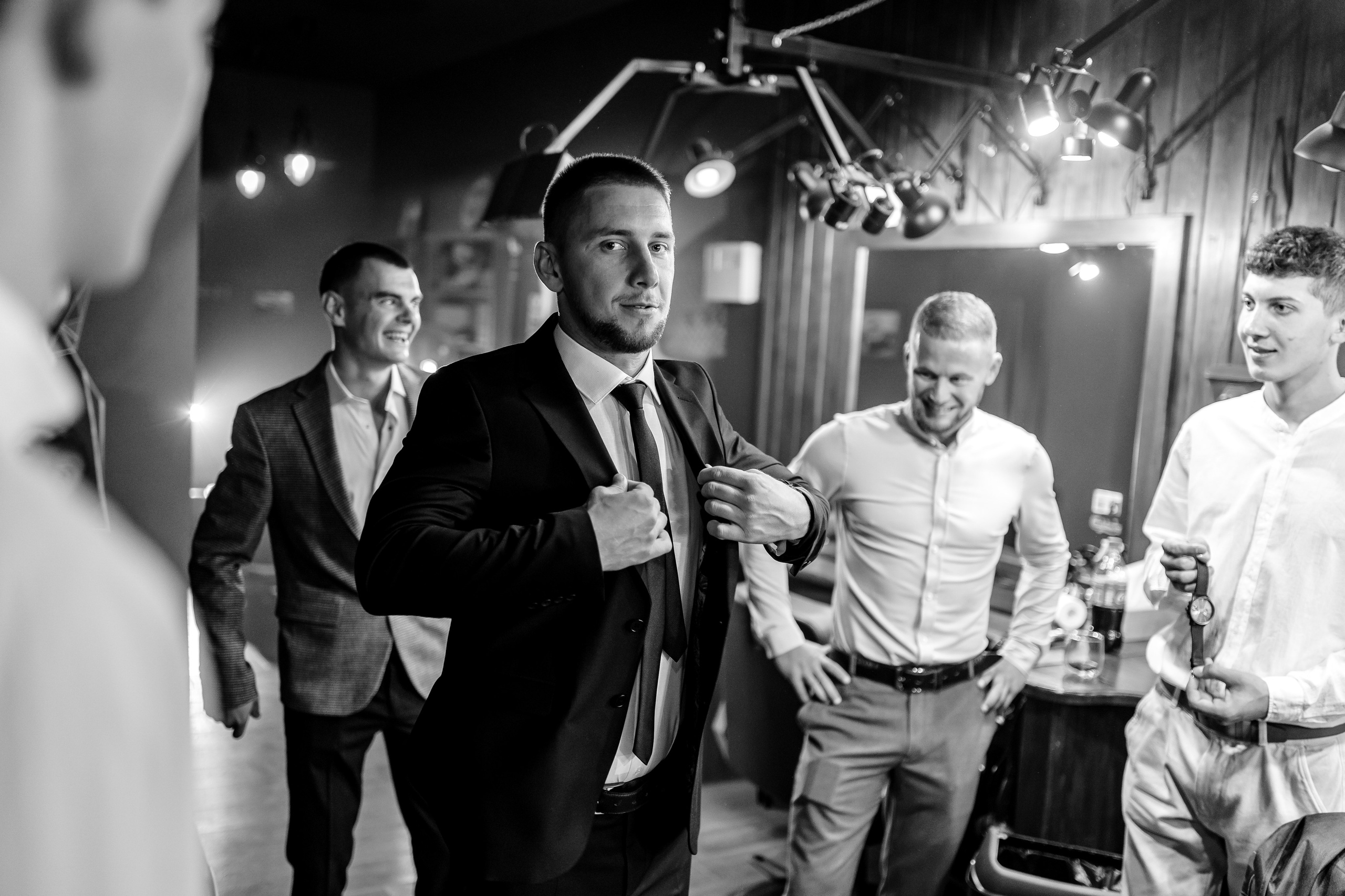 DER SCHÖNSTE HOCHZEITSTAG. Hochzeits- und Reportagefotograf für München, Regensburg, Deutschland RED LINE Media