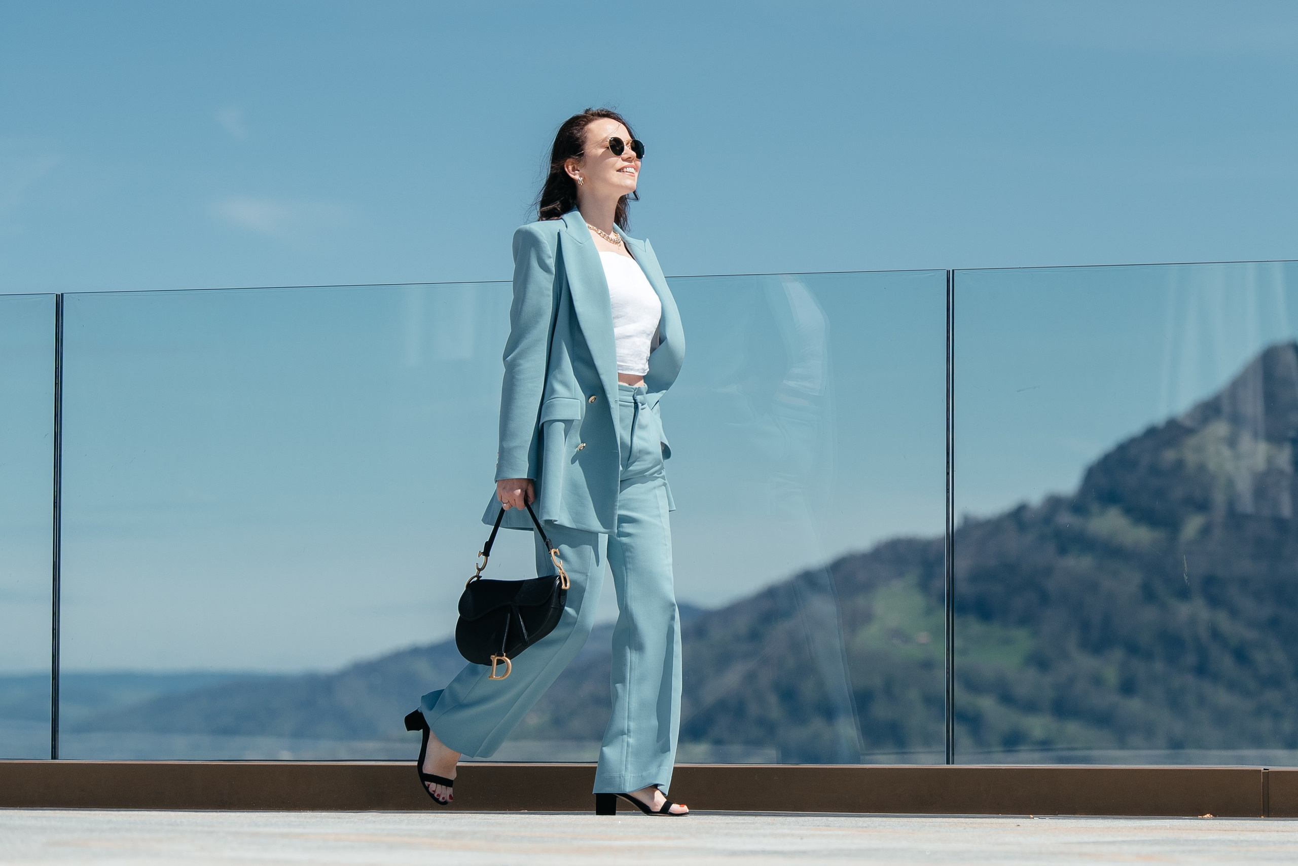 PEOPLE. Hallo! Ich bin Elena und arbeite als Immobilienfotografin