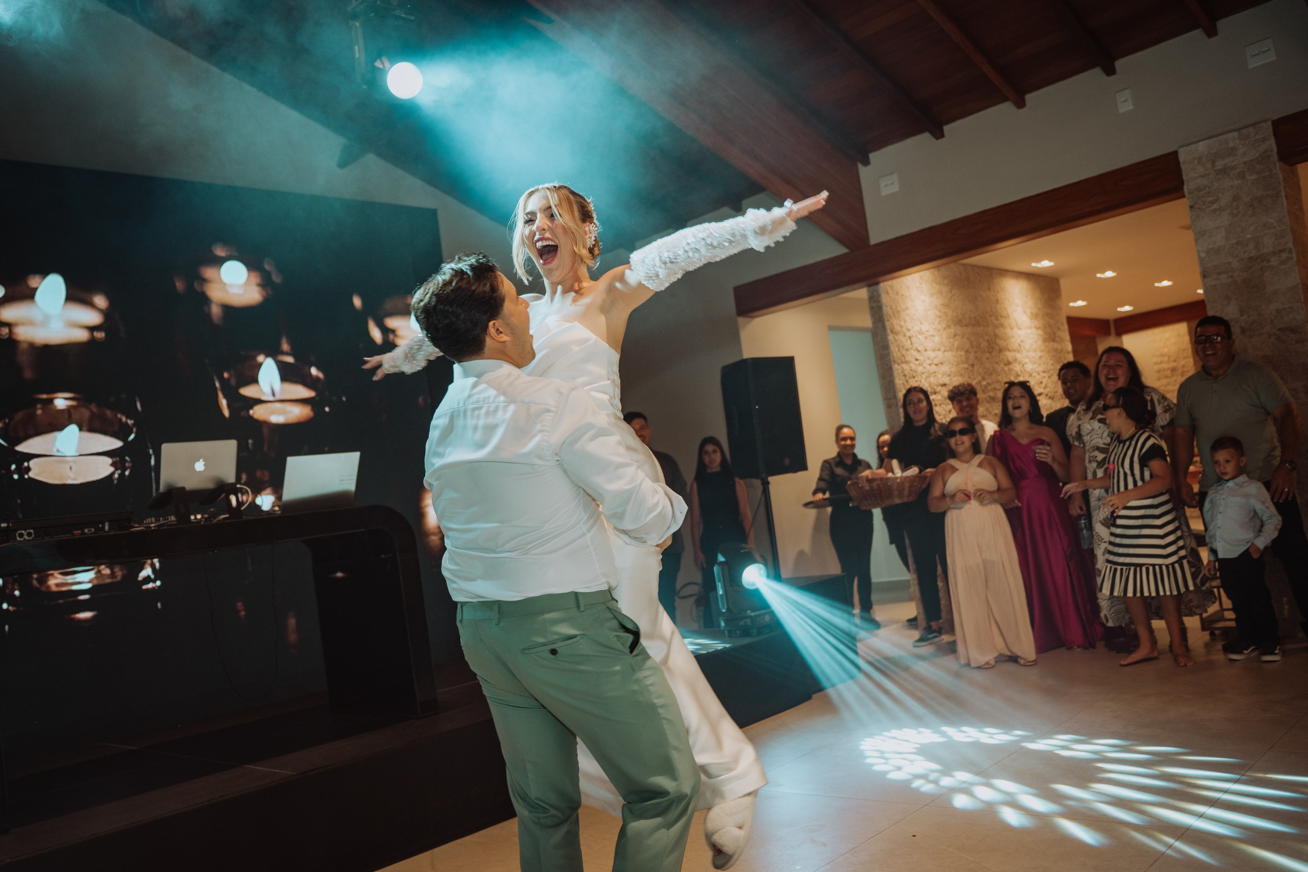 Leticia & Armado. O Casal Dos Noivos