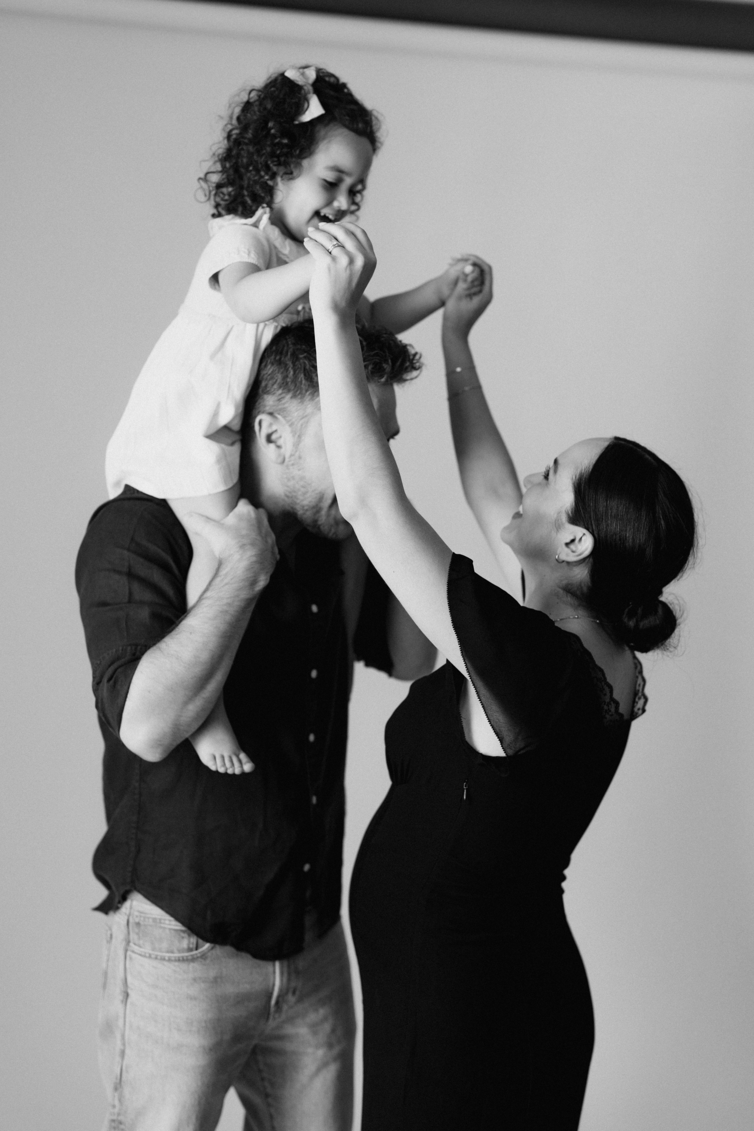 Pamela. Modern maternity photographer in Long Island New York
